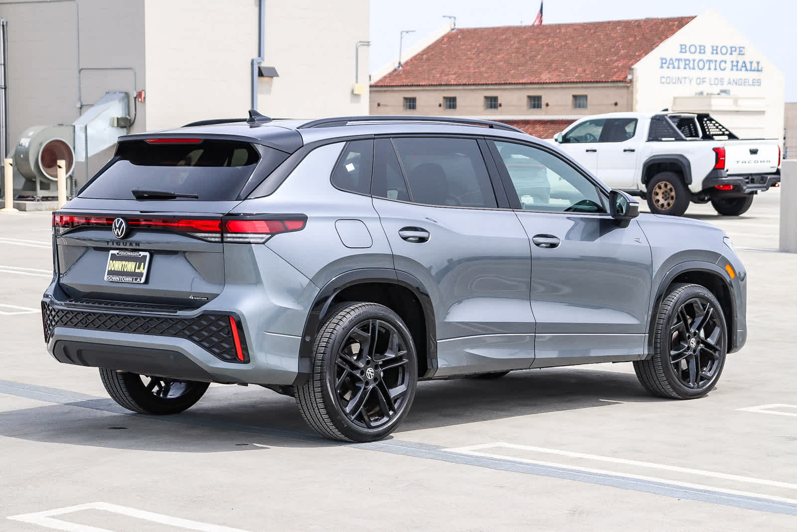 Thumbnail: 2025 Volkswagen Tiguan - 4