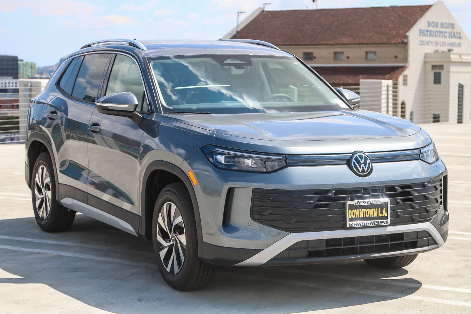 Thumbnail: 2025 Volkswagen Tiguan - 3