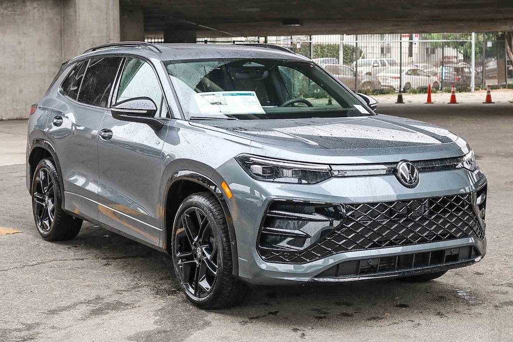 New 2026 Volkswagen Tiguan 2.0T SE SUV