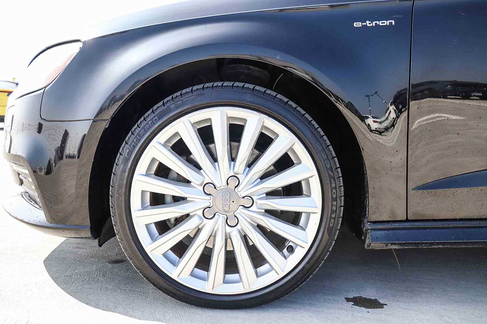 Thumbnail: 2017 Audi A3 e-tron - 11