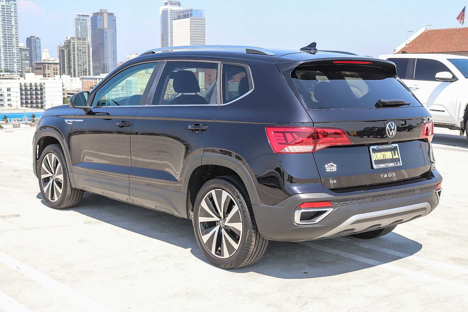 Thumbnail: 2022 Volkswagen Taos - 6
