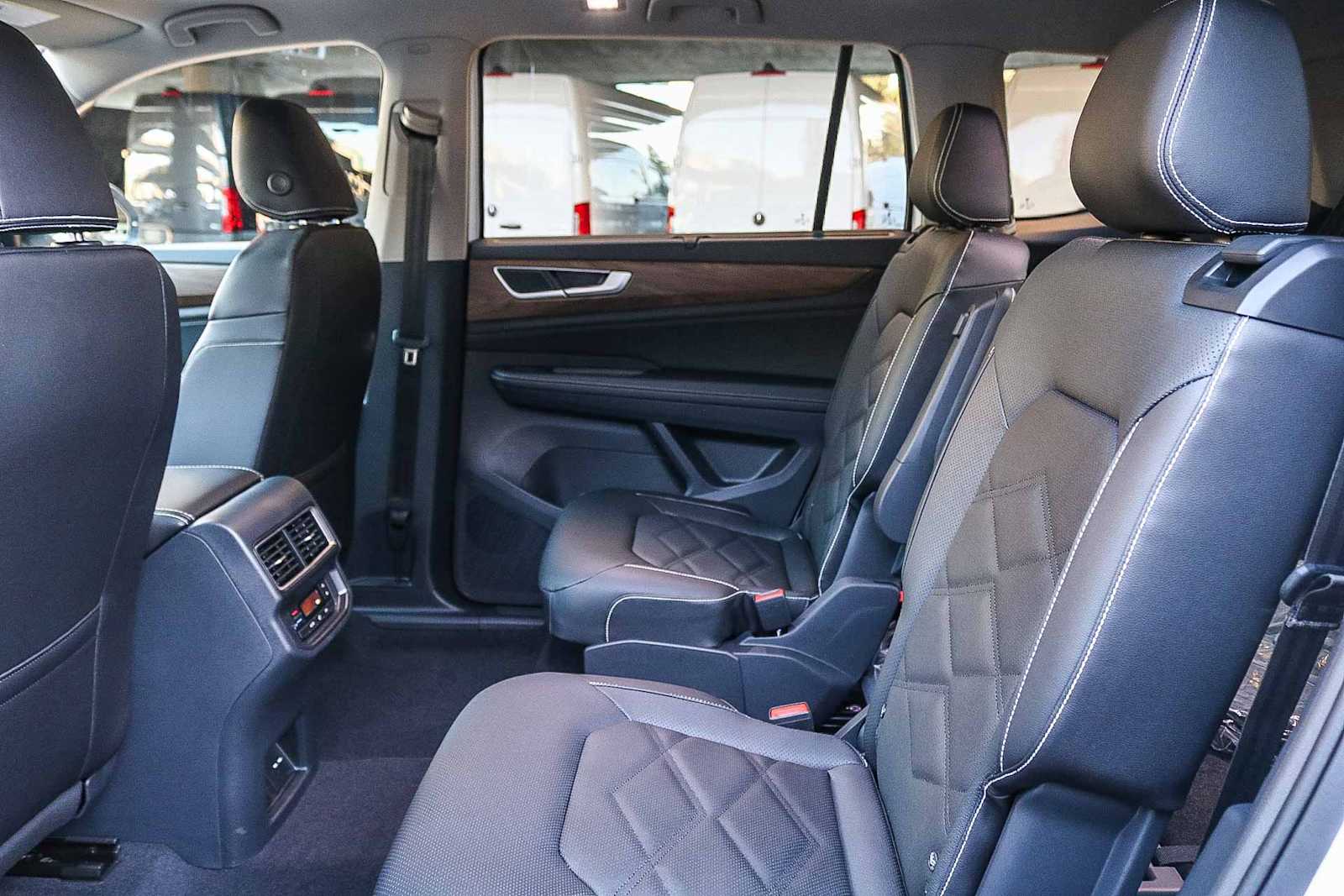 Thumbnail: 2026 Volkswagen Atlas - 18