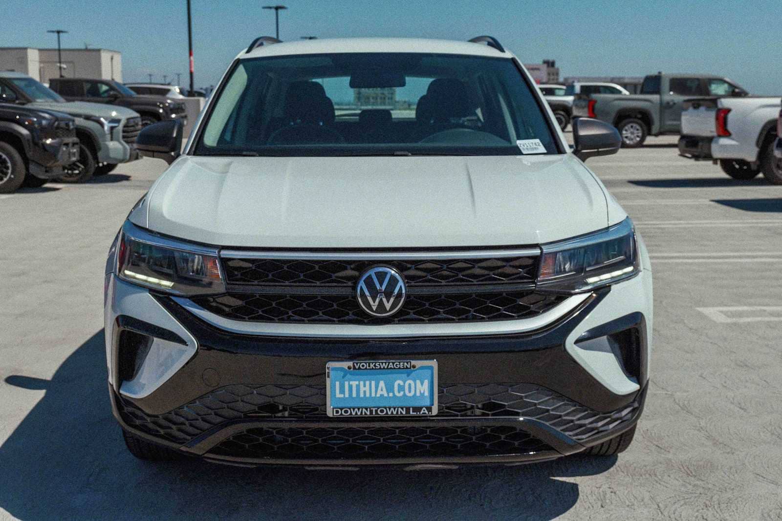 Thumbnail: 2022 Volkswagen Taos - 2