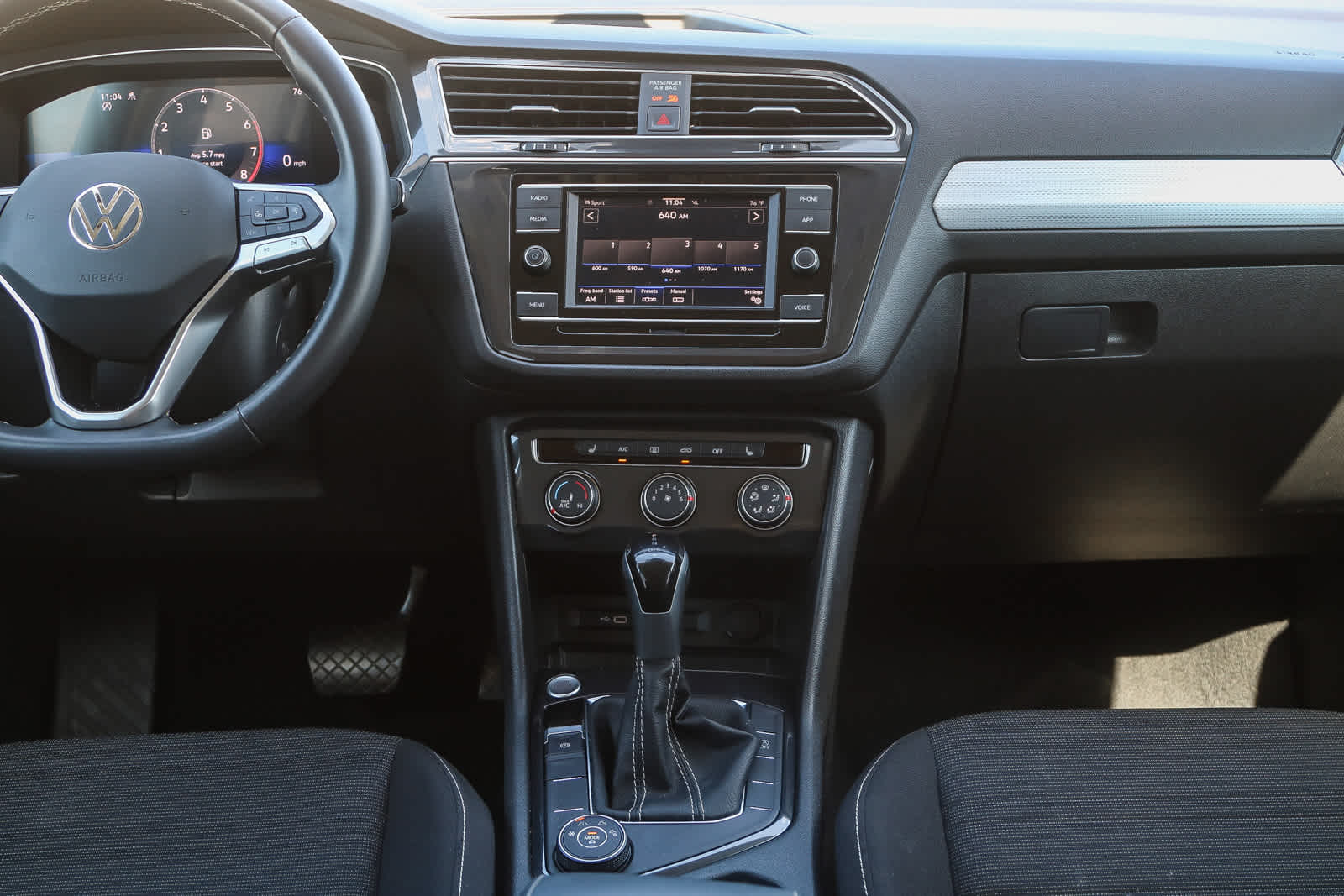 Thumbnail: 2024 Volkswagen Tiguan - 16