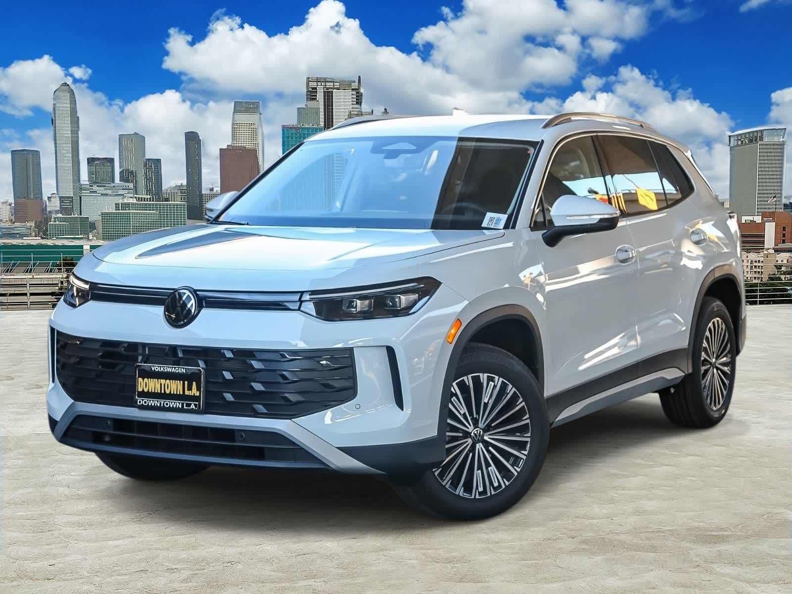 Thumbnail: 2025 Volkswagen Tiguan - 1