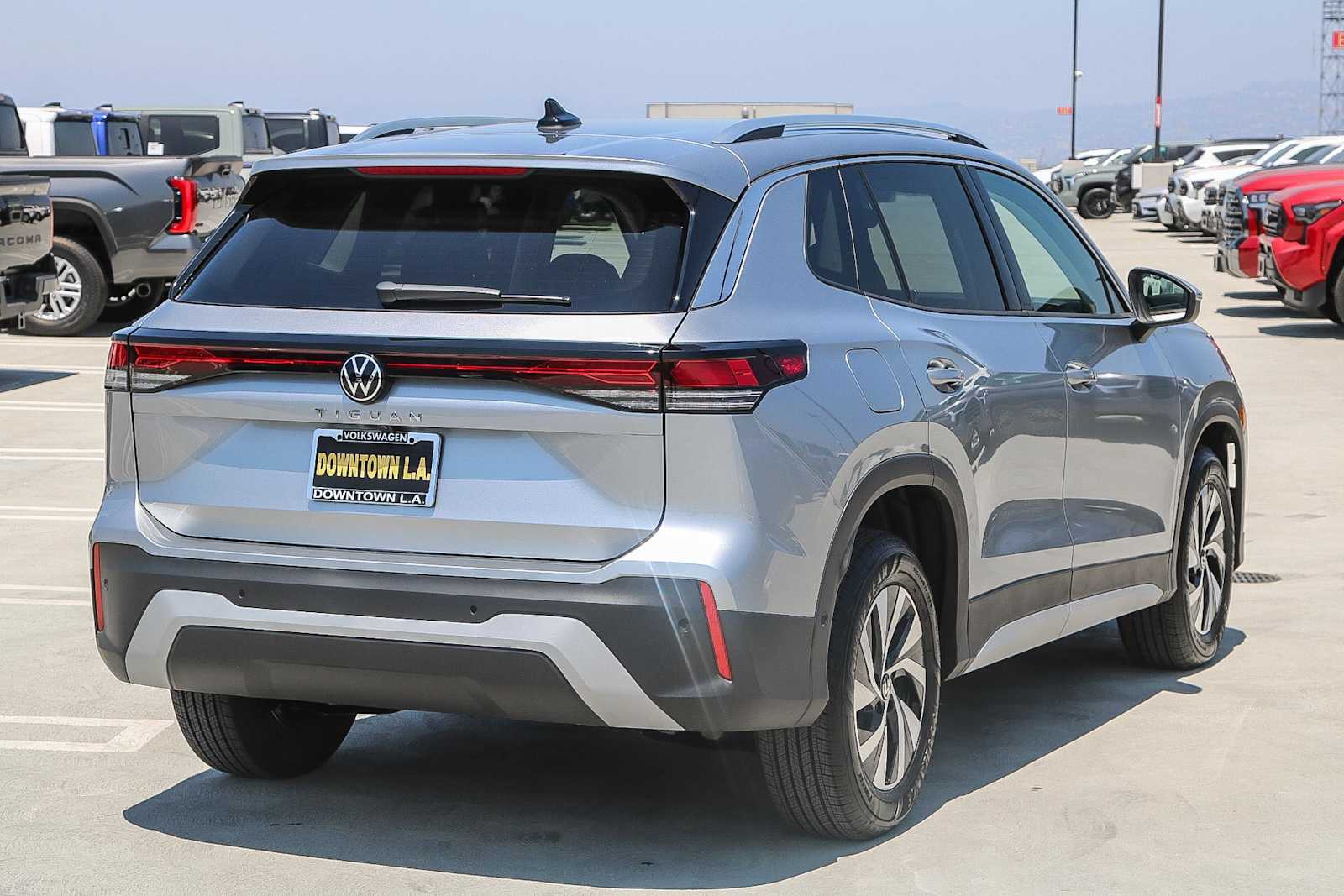 Thumbnail: 2025 Volkswagen Tiguan - 6