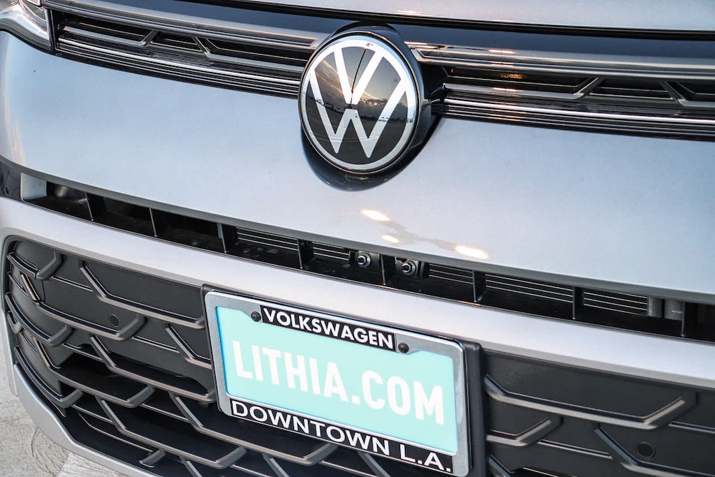 Used 2025 Volkswagen Taos SE SUV