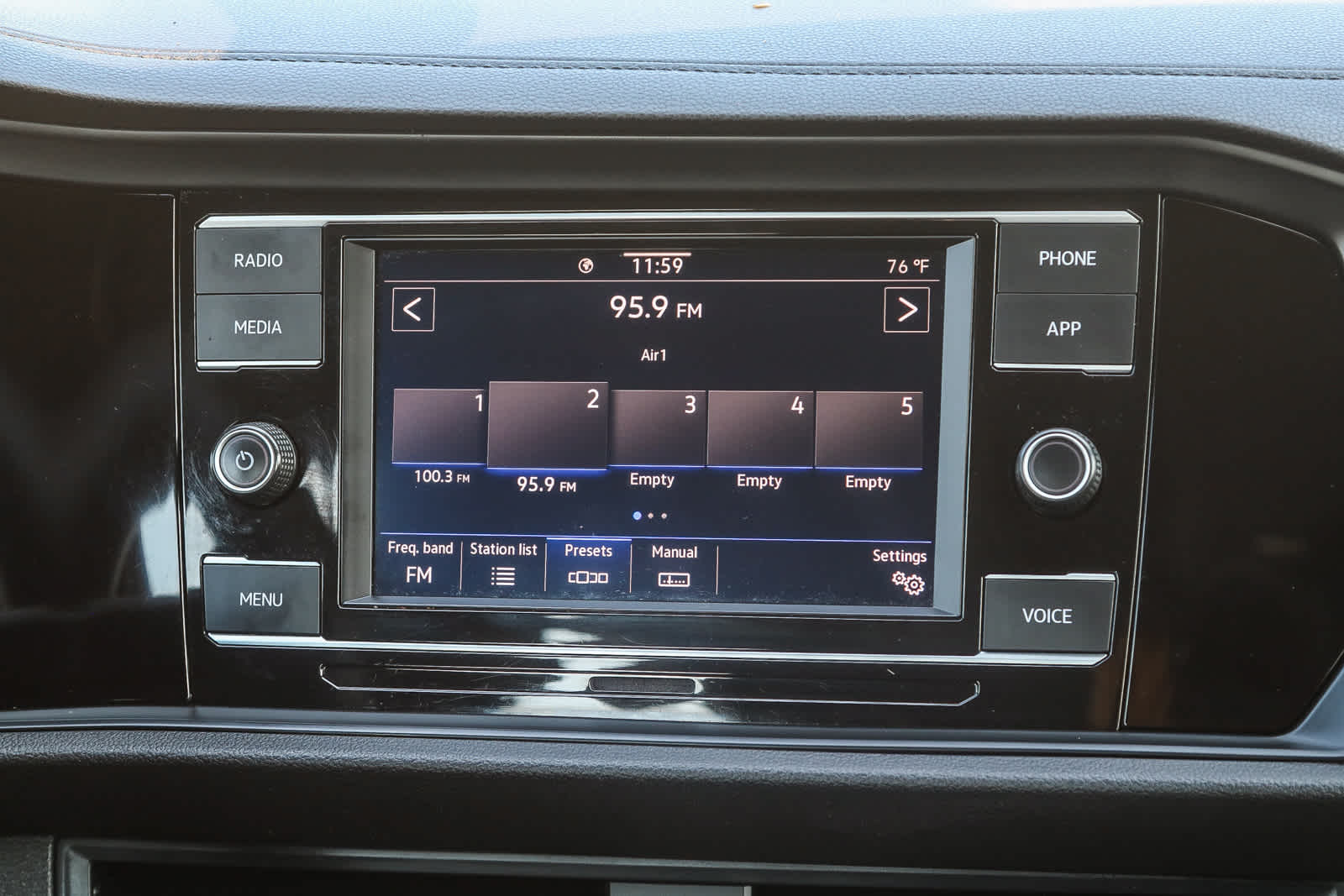 Thumbnail: 2023 Volkswagen Jetta - 15