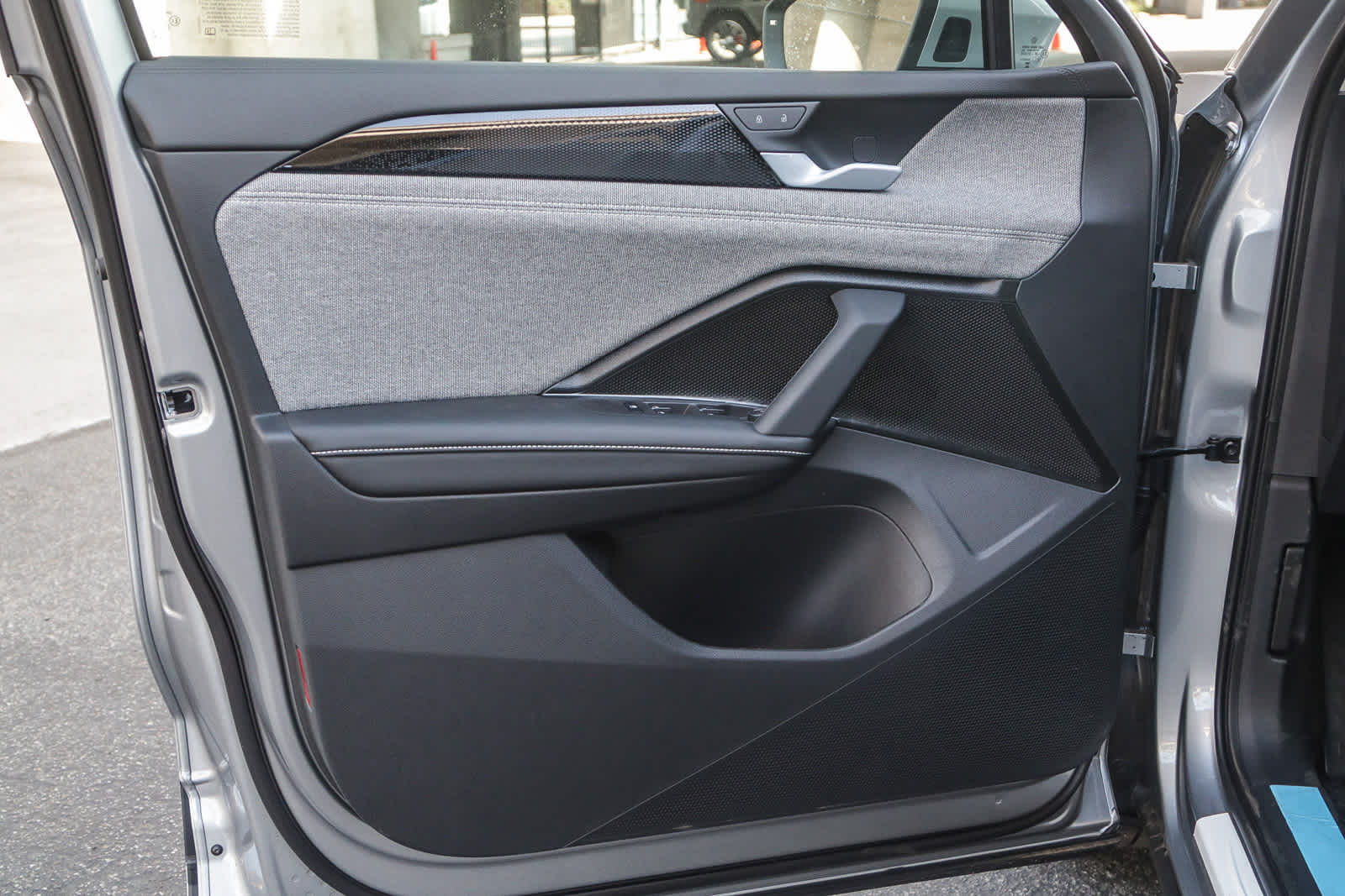 Thumbnail: 2025 Volkswagen Tiguan - 23