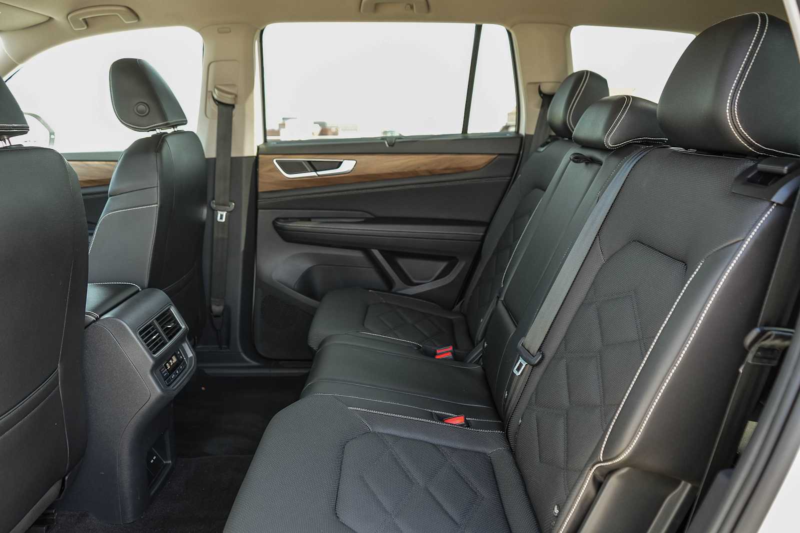 Thumbnail: 2024 Volkswagen Atlas - 18