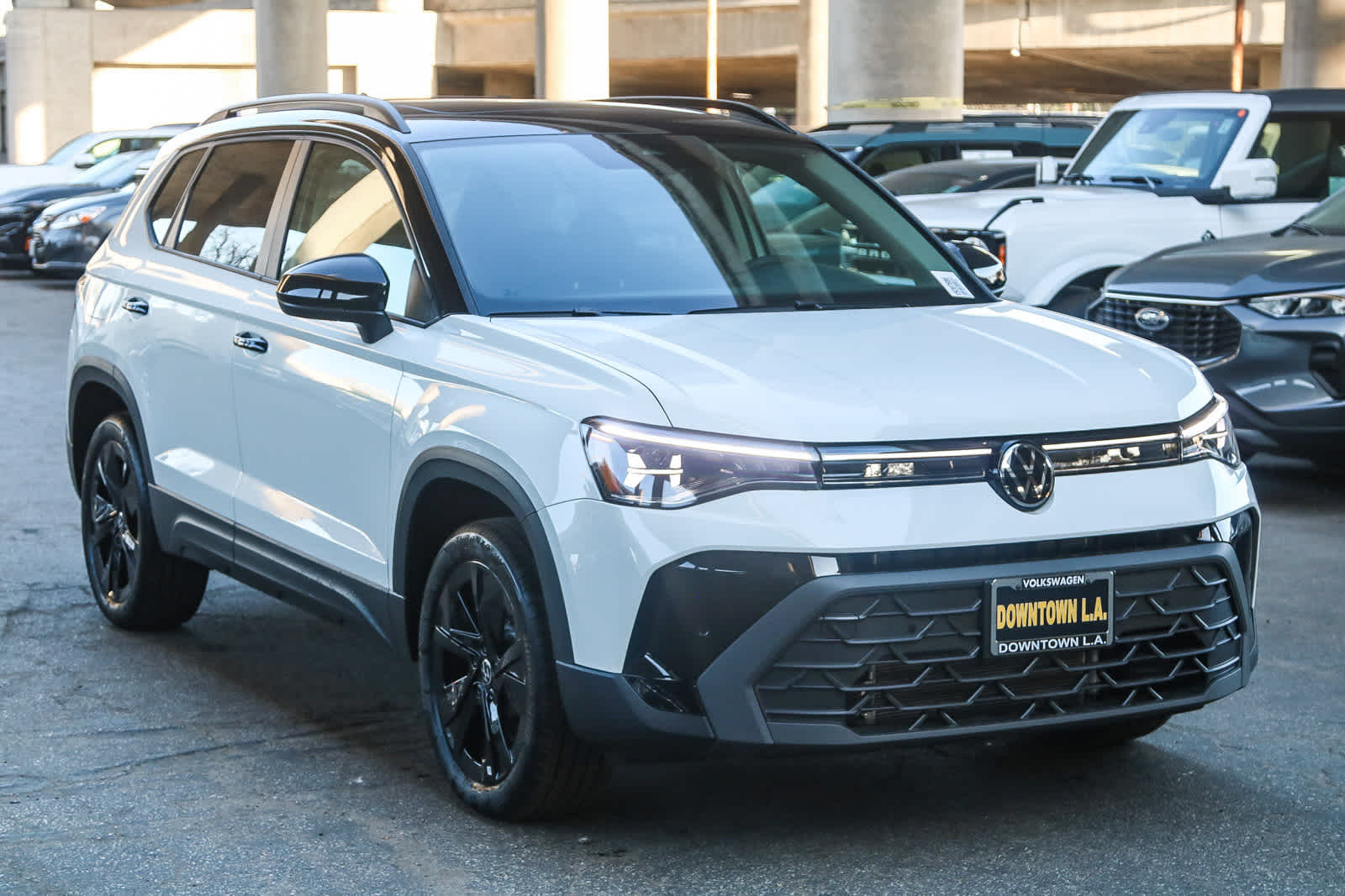 2025 Volkswagen Taos SE photo 3