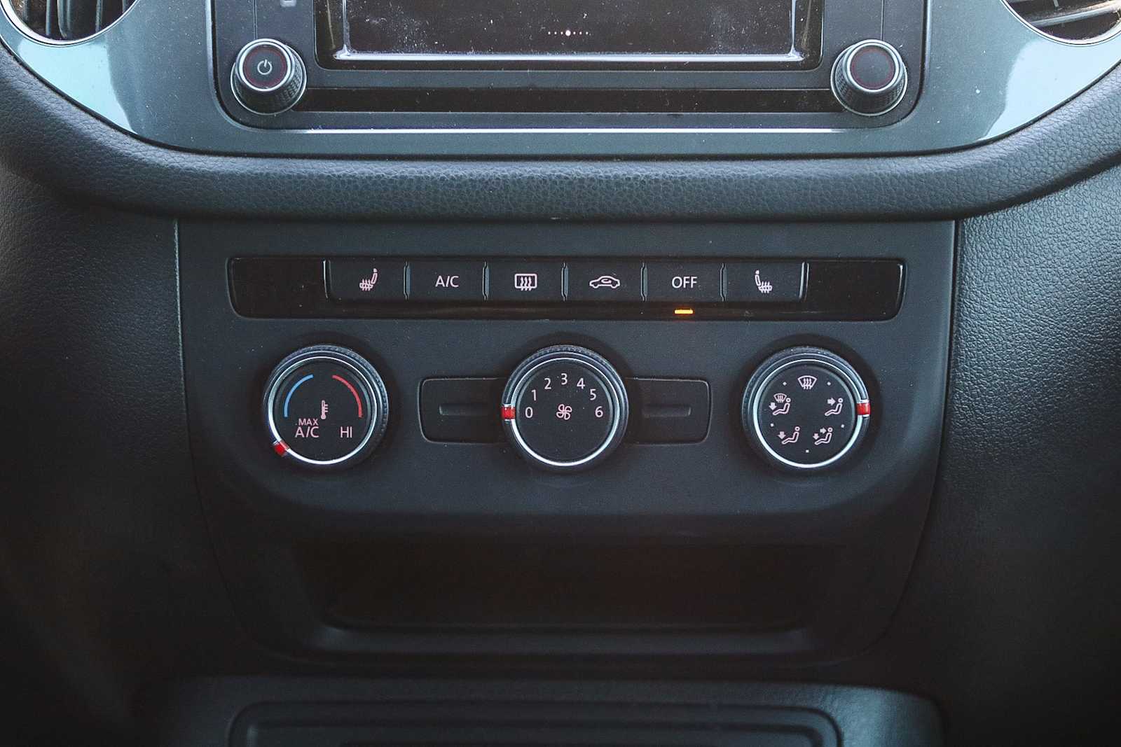 Thumbnail: 2016 Volkswagen Tiguan - 14