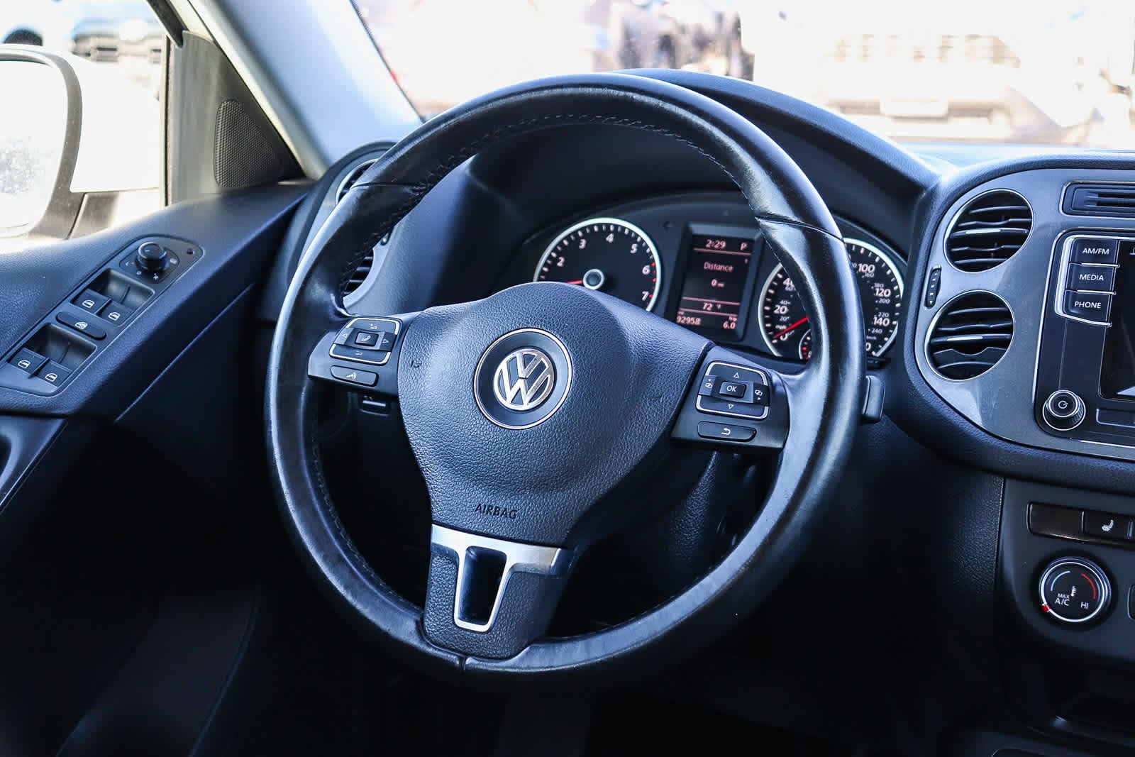 Thumbnail: 2016 Volkswagen Tiguan - 14