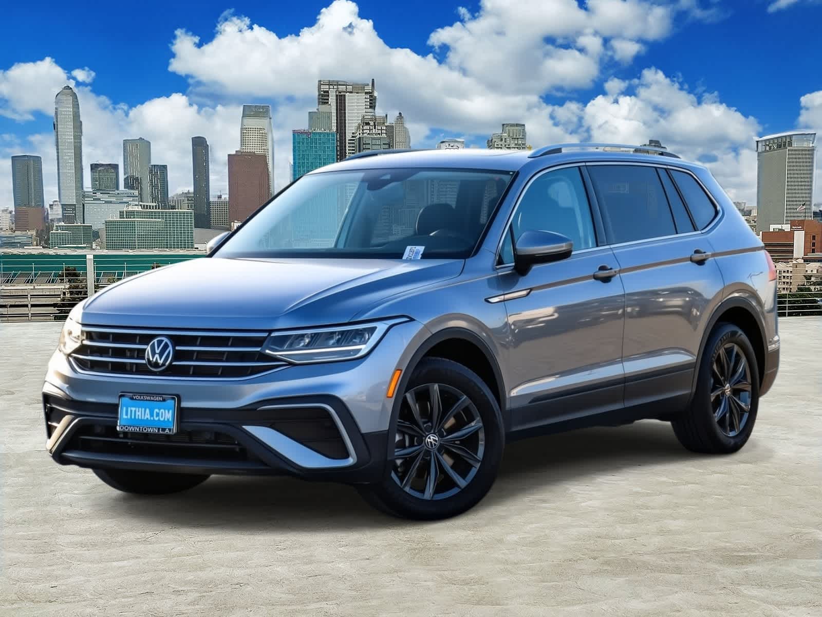 2022 Volkswagen Tiguan SE's photo