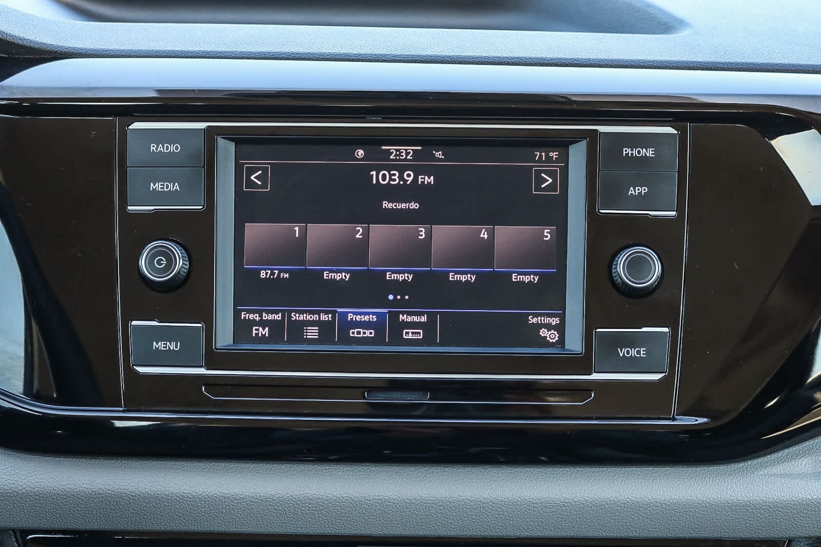 Thumbnail: 2024 Volkswagen Taos - 15