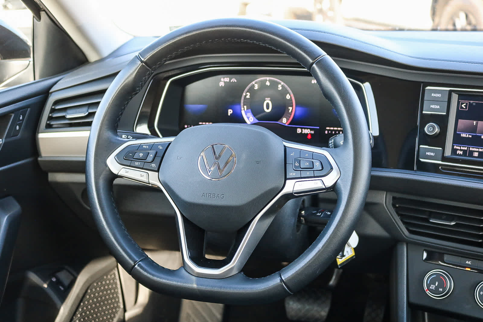 Thumbnail: 2024 Volkswagen Jetta - 15