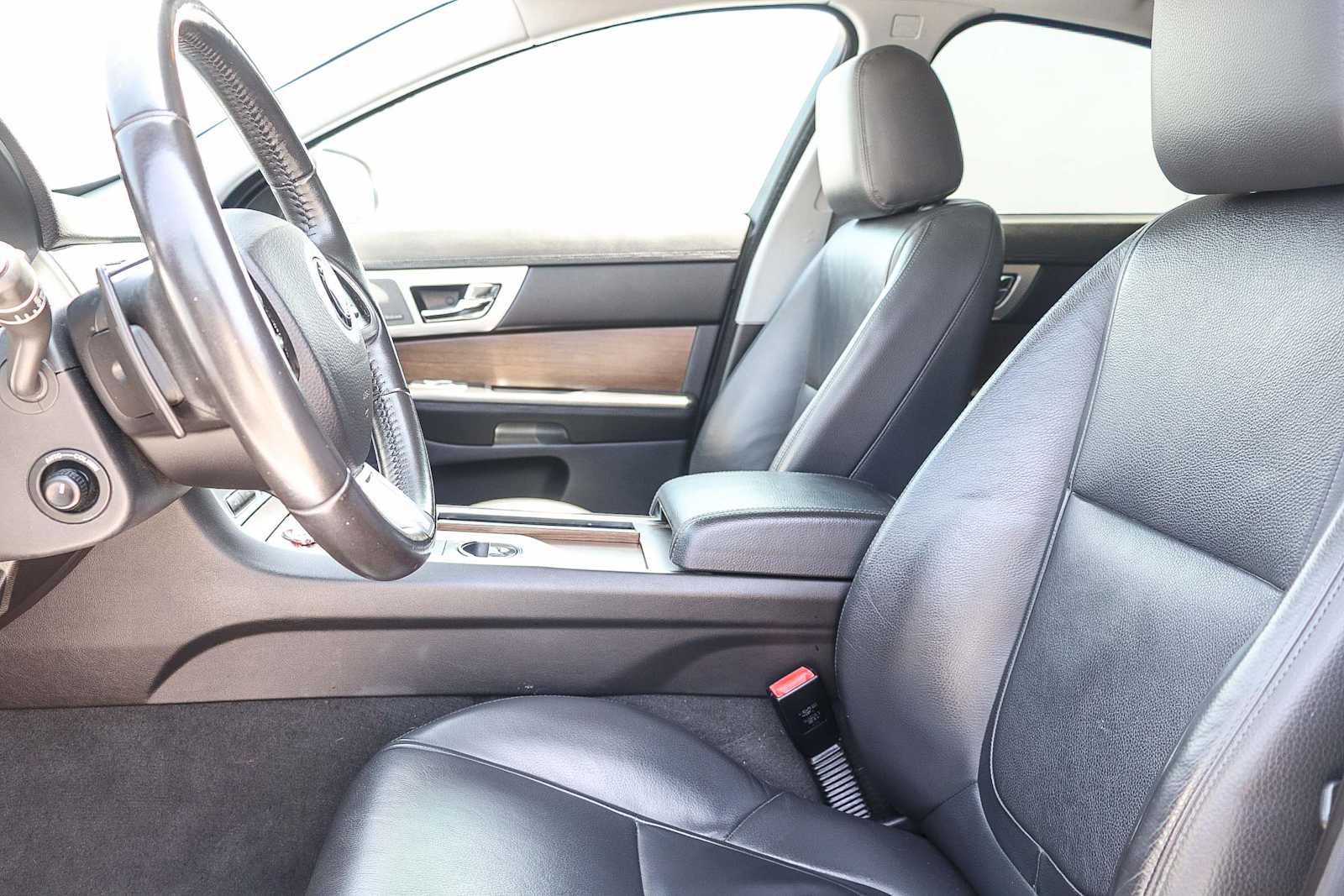 Thumbnail: 2015 Jaguar XF - 19