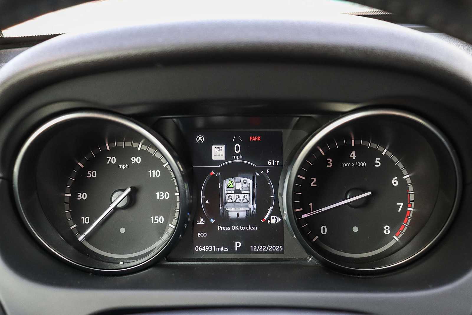 Thumbnail: 2018 Land Rover Discovery Sport - 23