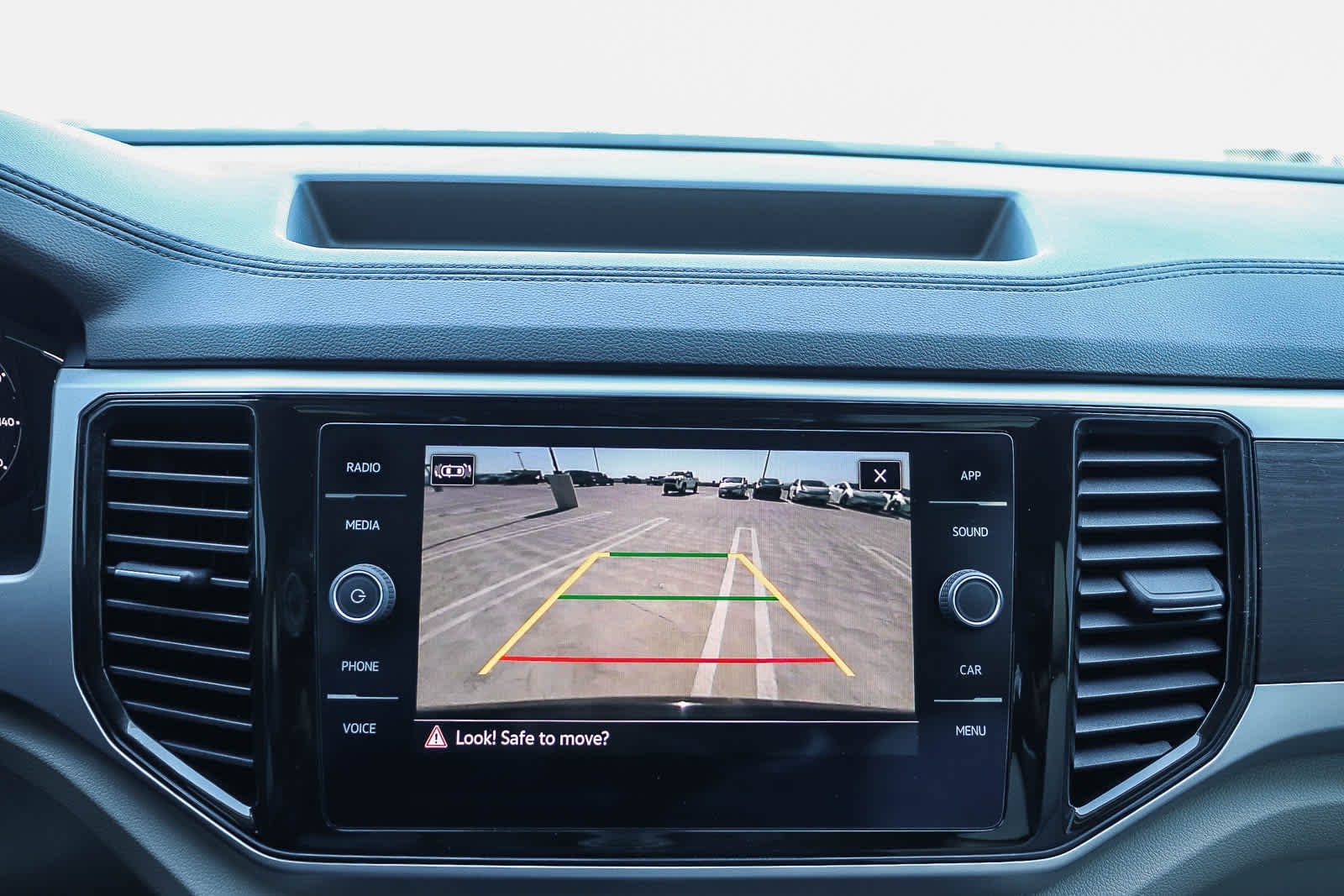 Thumbnail: 2022 Volkswagen Atlas - 25