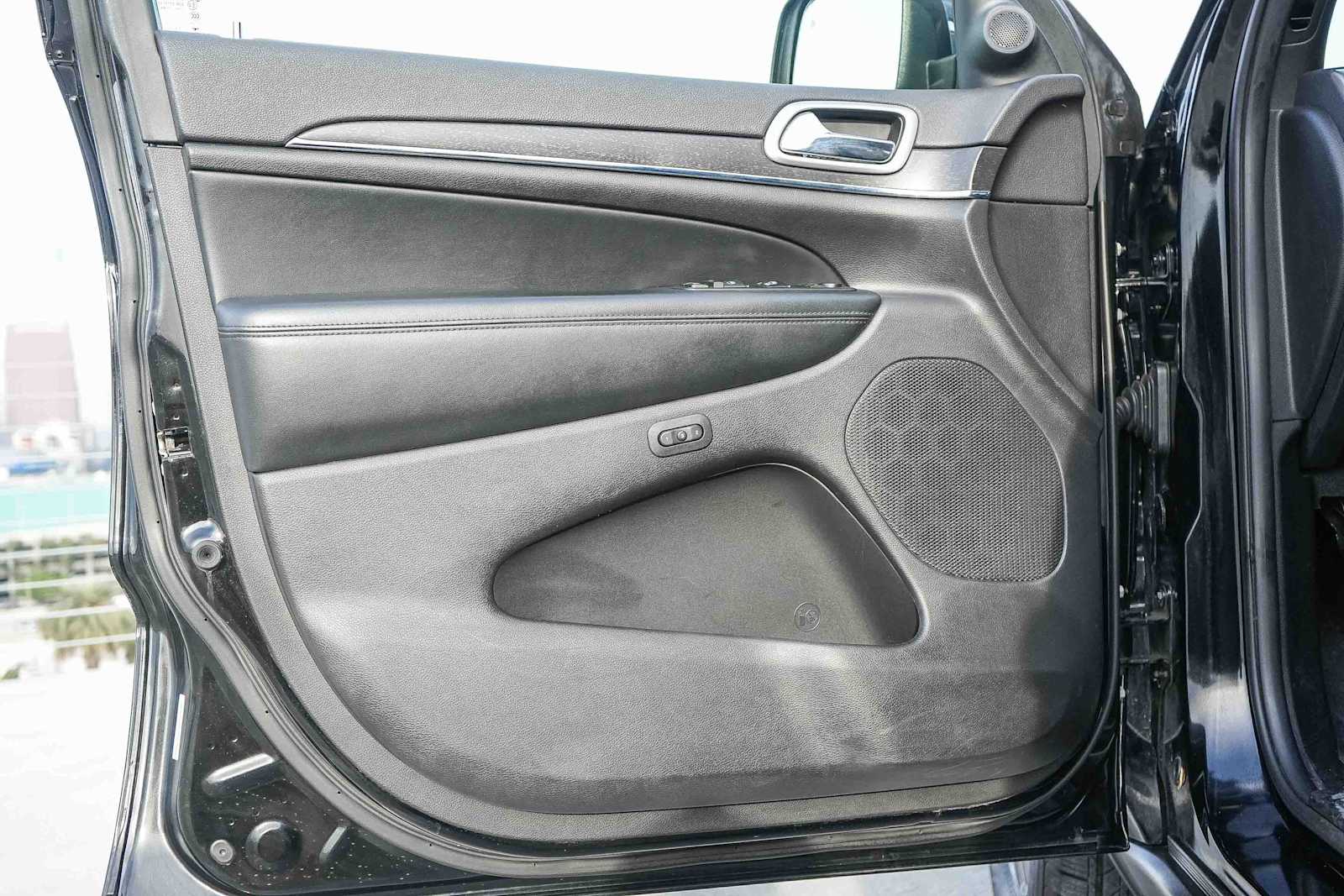 Thumbnail: 2018 Jeep Grand Cherokee - 21