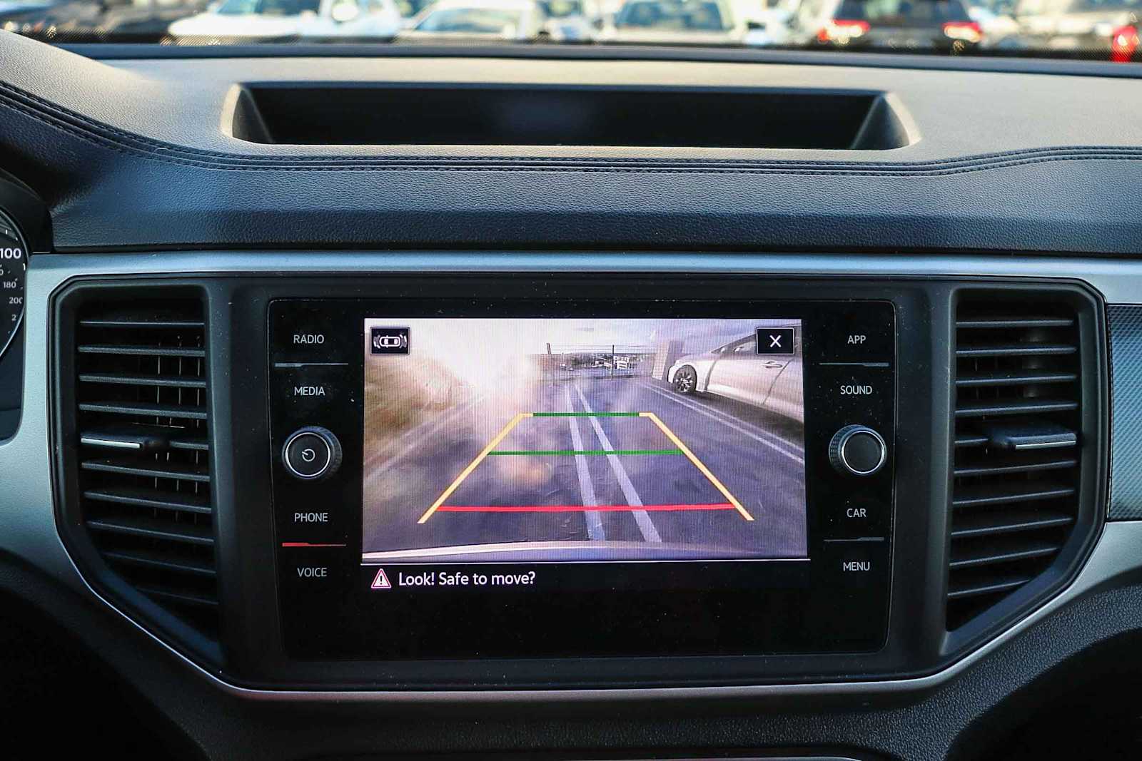 Thumbnail: 2021 Volkswagen Atlas - 25