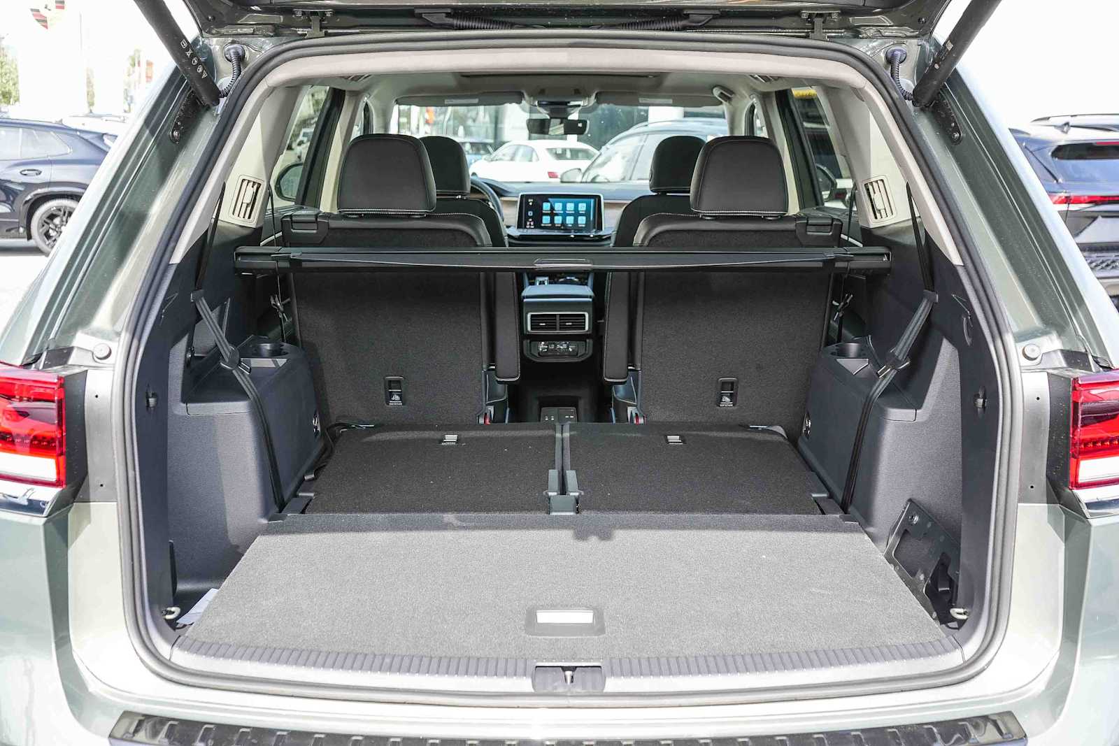 Thumbnail: 2026 Volkswagen Atlas - 12