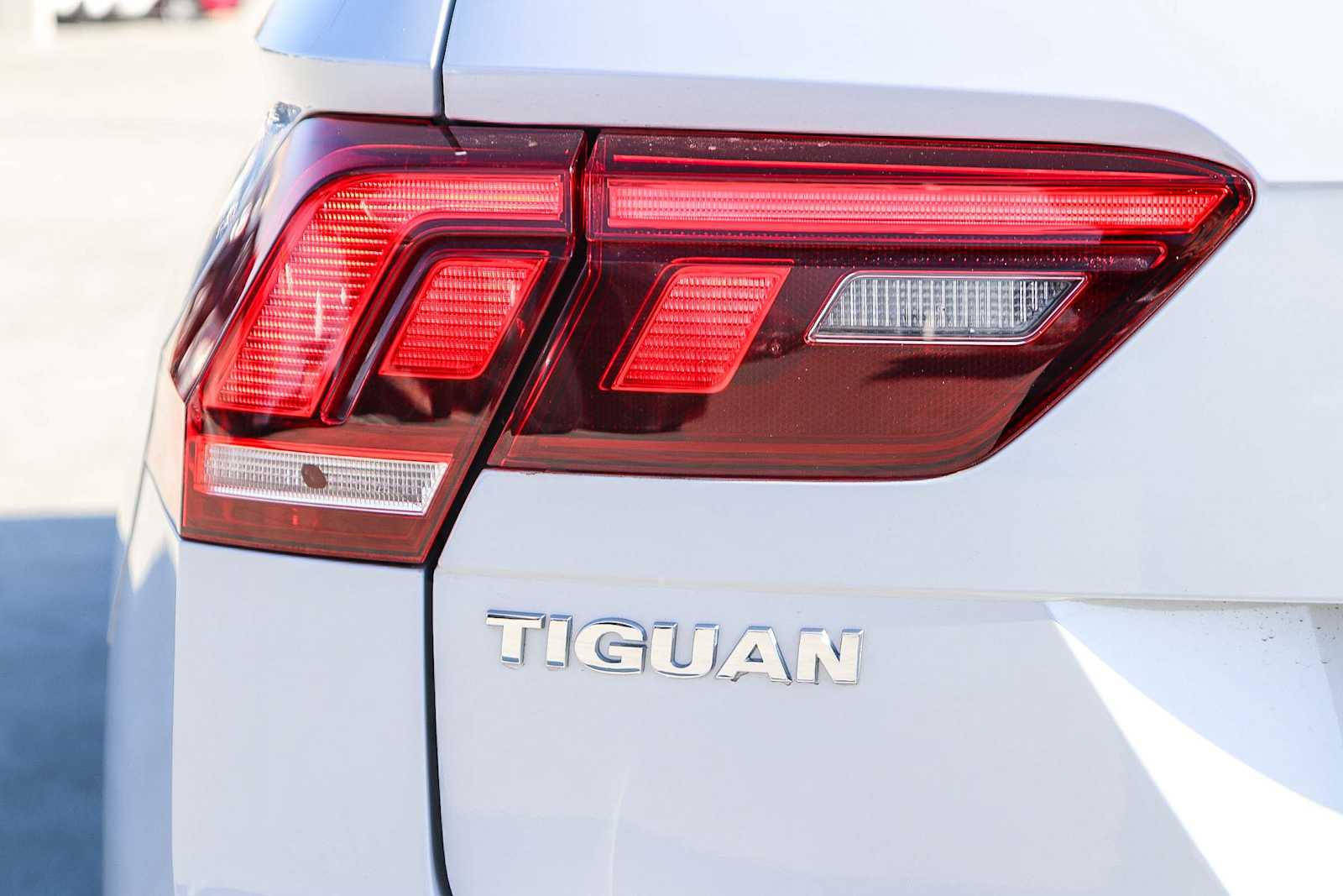 Thumbnail: 2018 Volkswagen Tiguan - 8