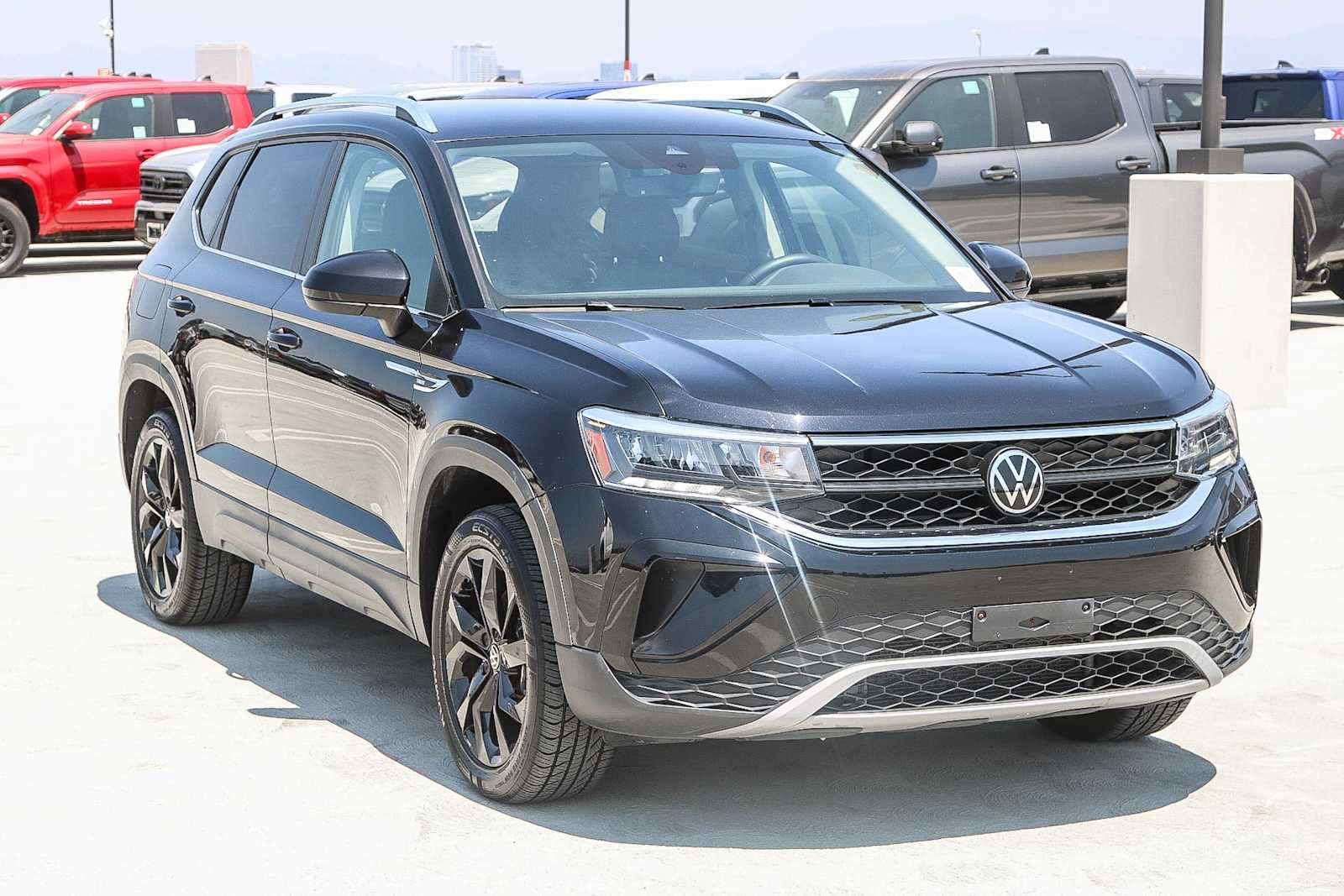 Thumbnail: 2022 Volkswagen Taos - 3