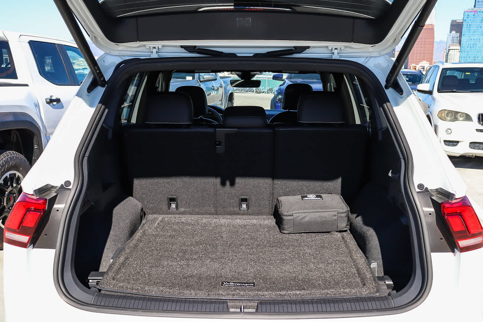 Thumbnail: 2022 Volkswagen Tiguan - 28