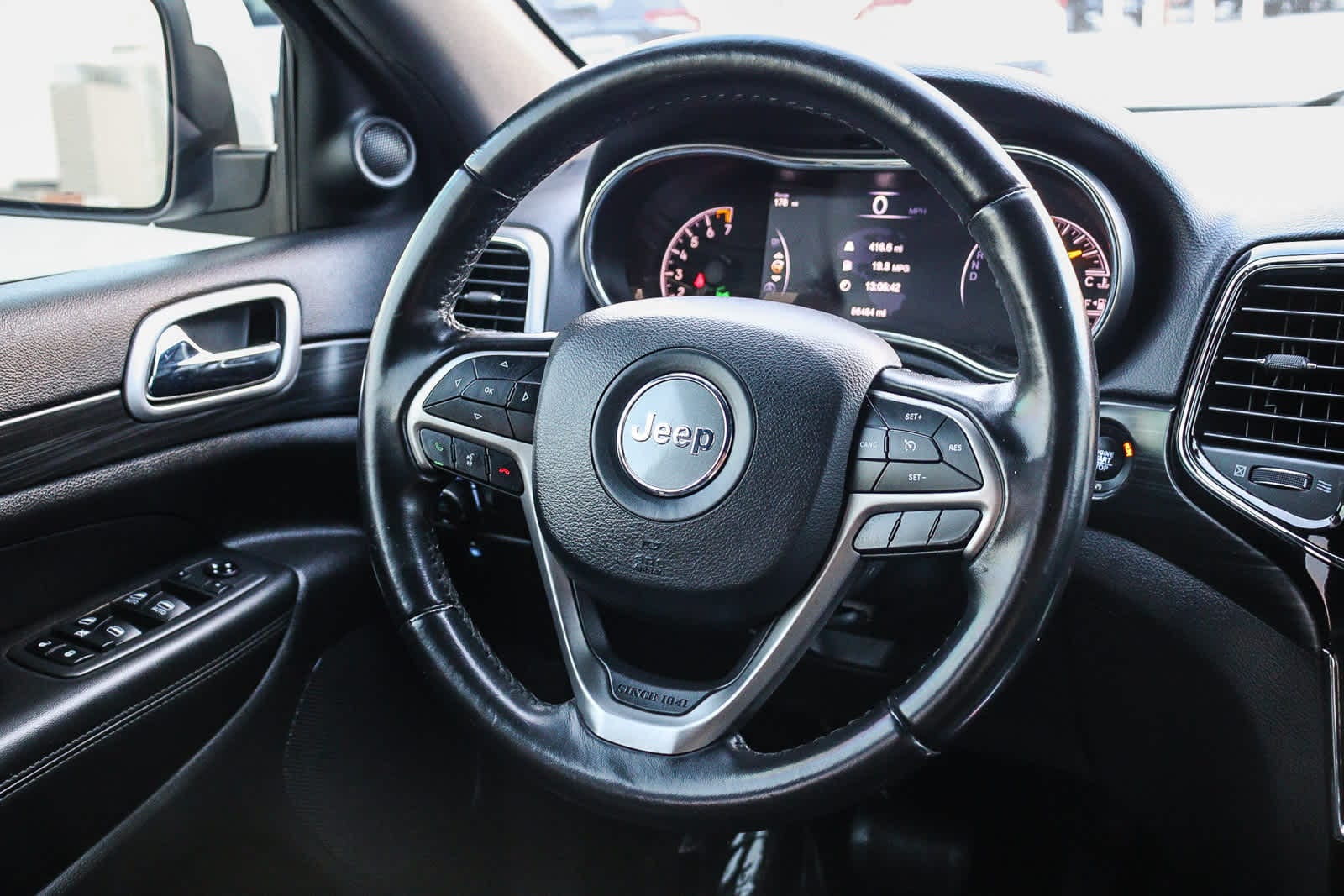 Thumbnail: 2019 Jeep Grand Cherokee - 15