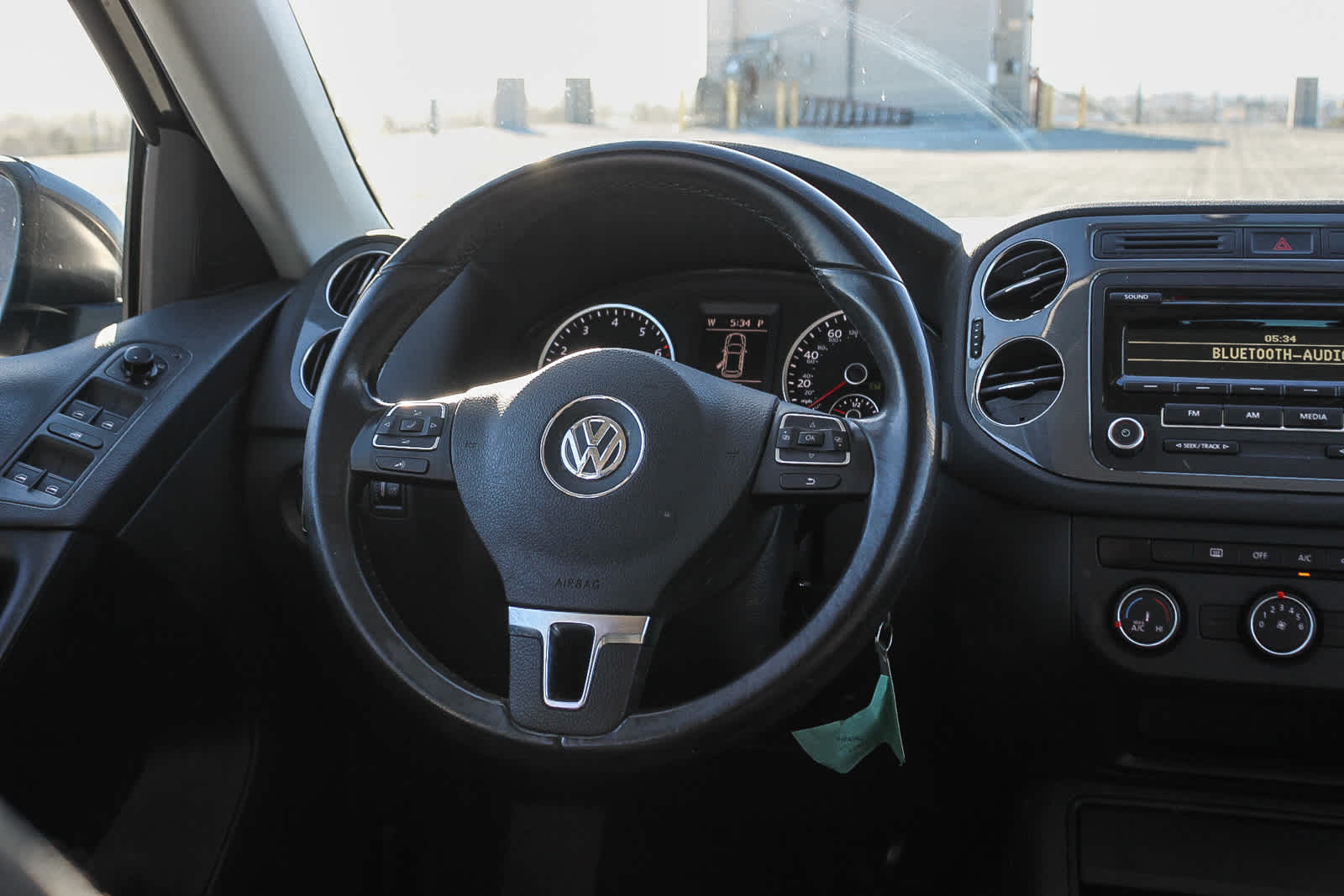 2014 Volkswagen Tiguan S 14