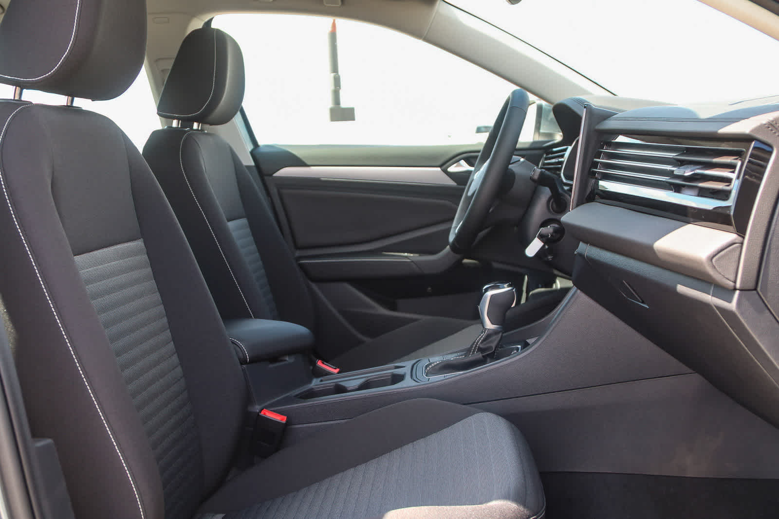 Thumbnail: 2025 Volkswagen Jetta - 17