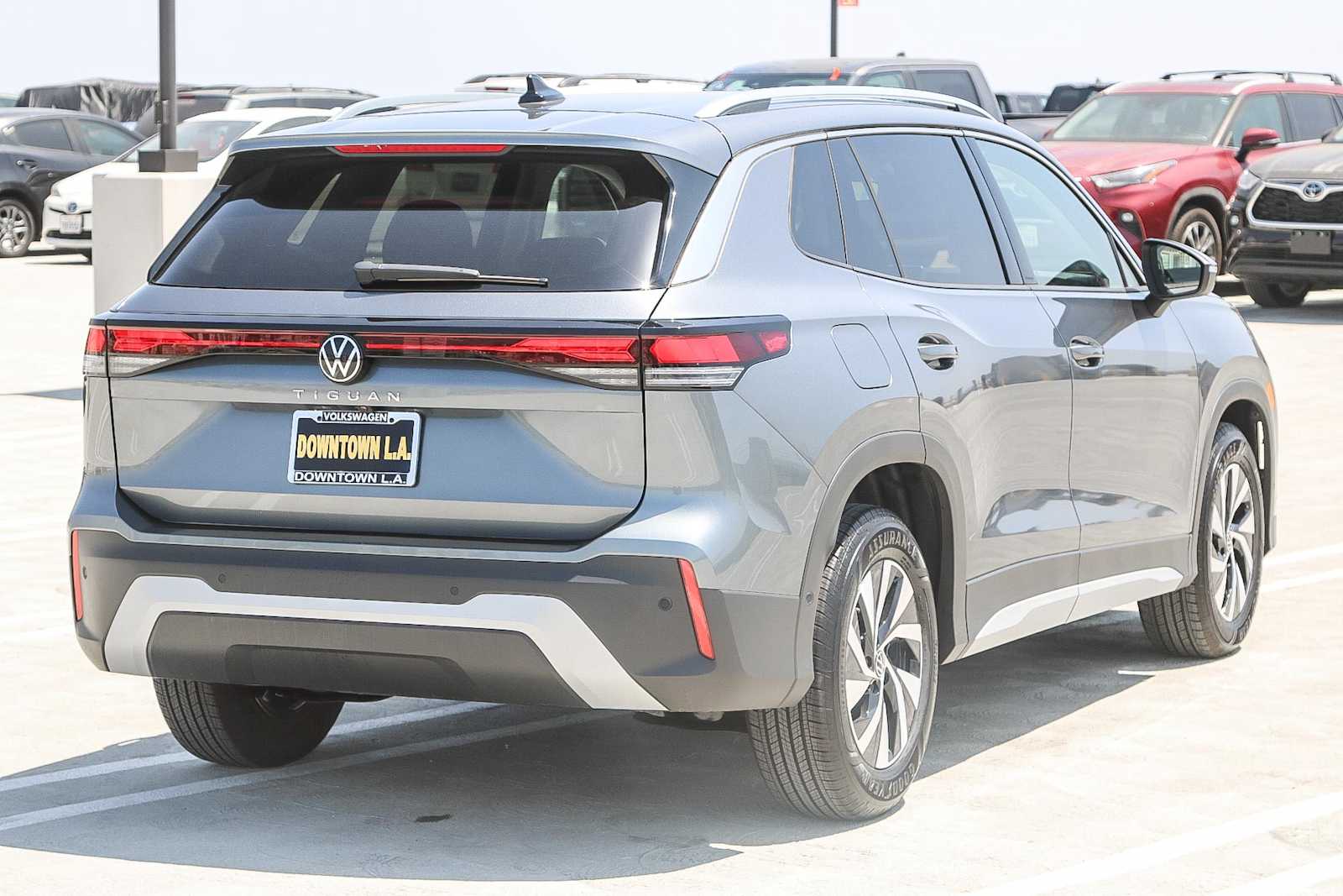 Thumbnail: 2025 Volkswagen Tiguan - 6