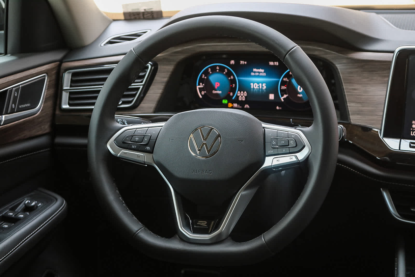 Thumbnail: 2025 Volkswagen Atlas - 17