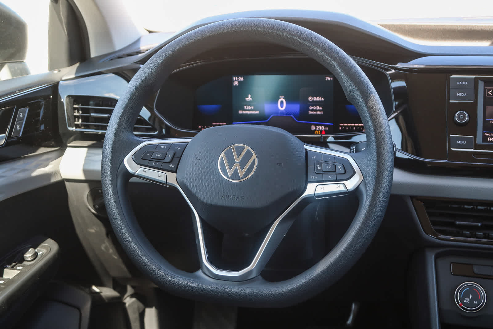 Thumbnail: 2022 Volkswagen Taos - 20