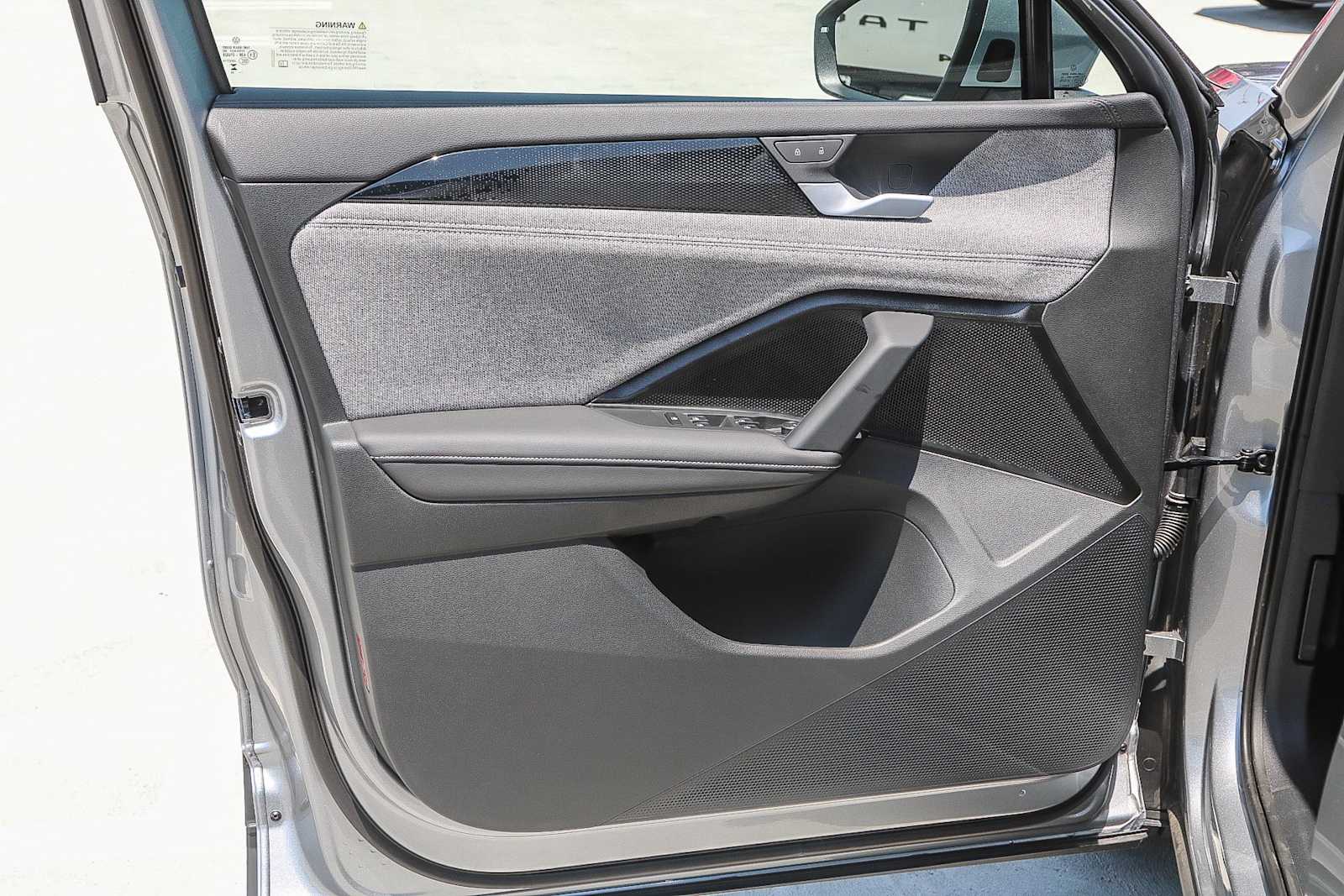 Thumbnail: 2025 Volkswagen Tiguan - 23