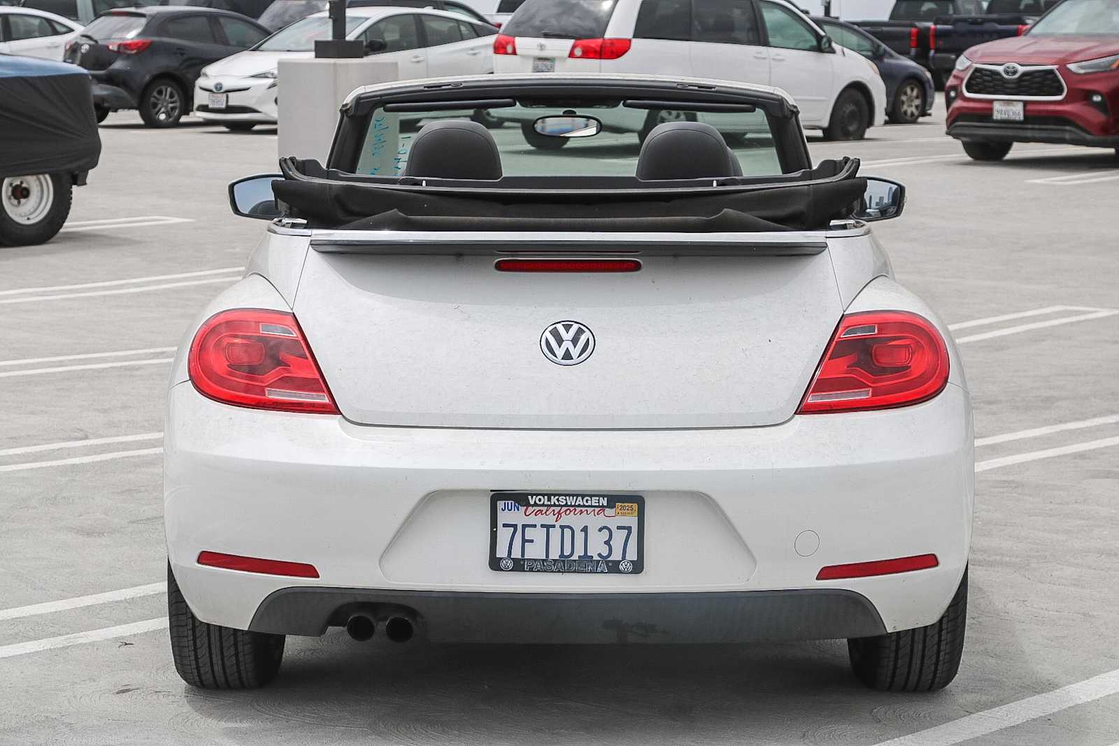 Thumbnail: 2014 Volkswagen Beetle - 17