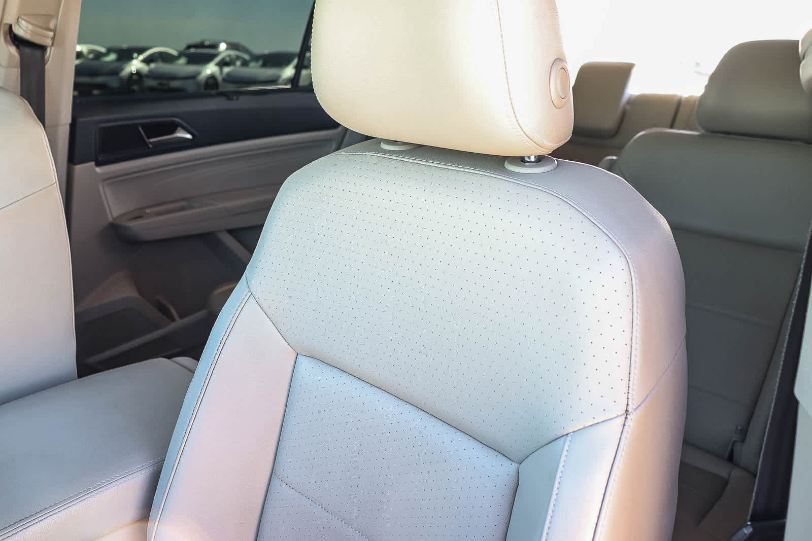 Thumbnail: 2022 Volkswagen Atlas - 26