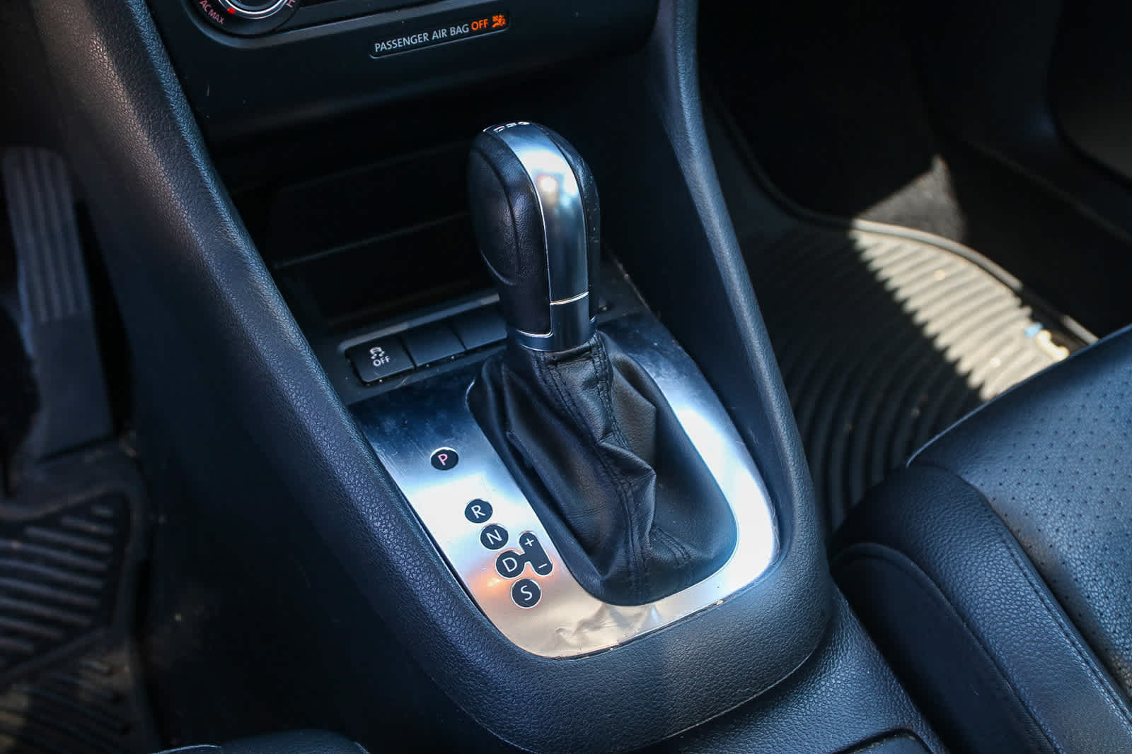 Thumbnail: 2012 Volkswagen Jetta - 18
