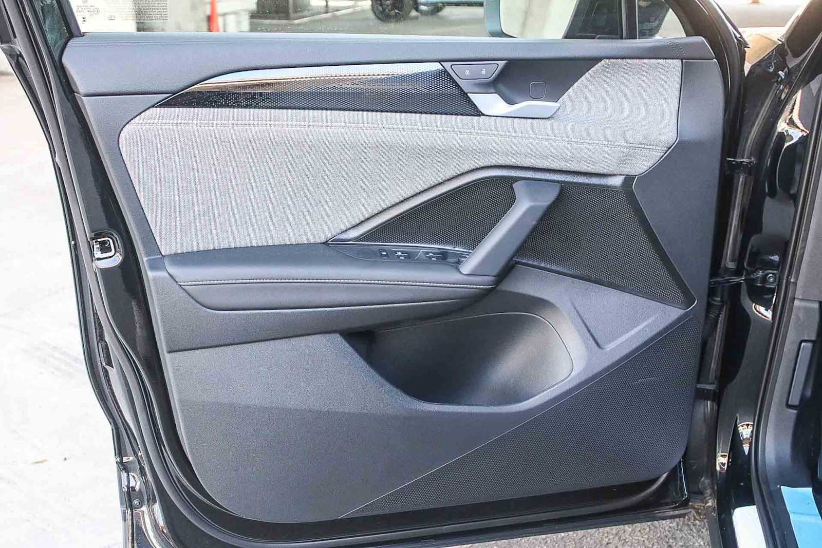 Thumbnail: 2025 Volkswagen Tiguan - 22