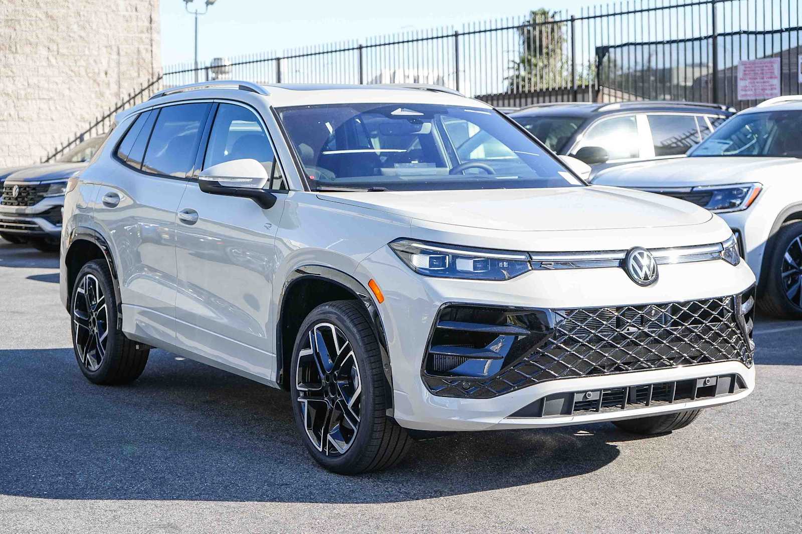 Thumbnail: 2026 Volkswagen Tiguan - 3