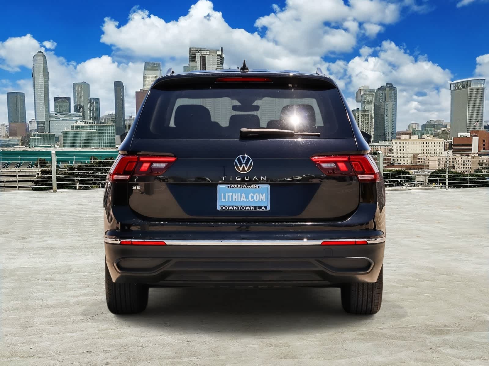 Thumbnail: 2023 Volkswagen Tiguan - 5