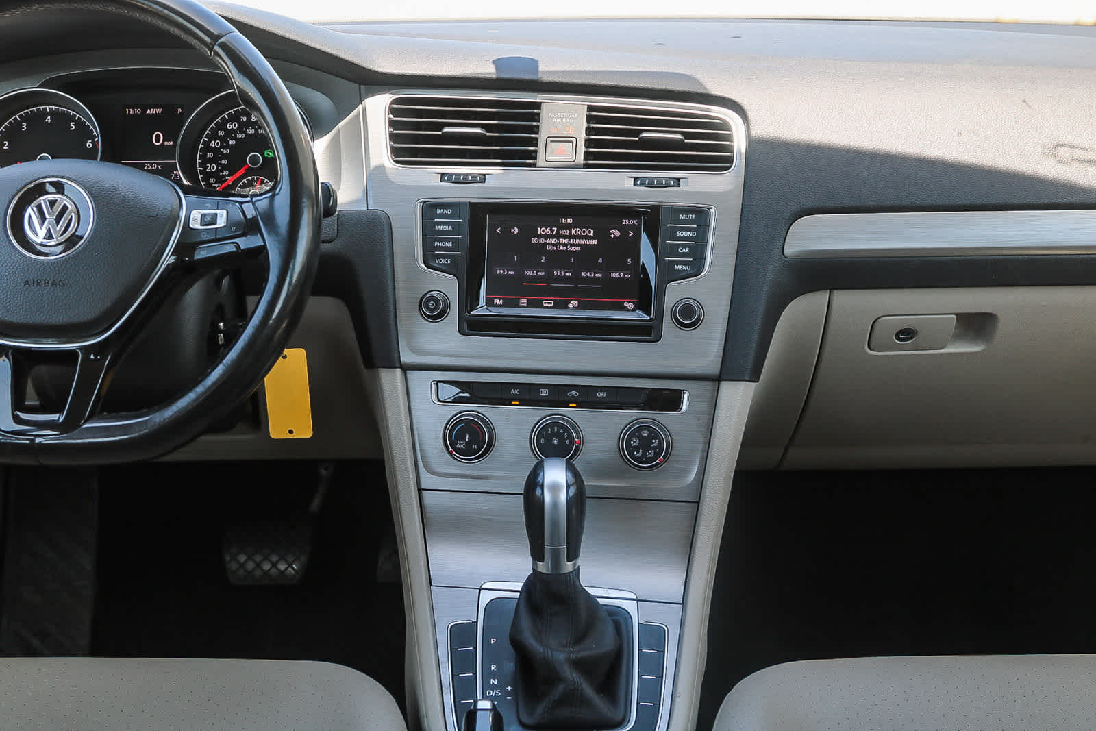 Thumbnail: 2015 Volkswagen Golf - 14