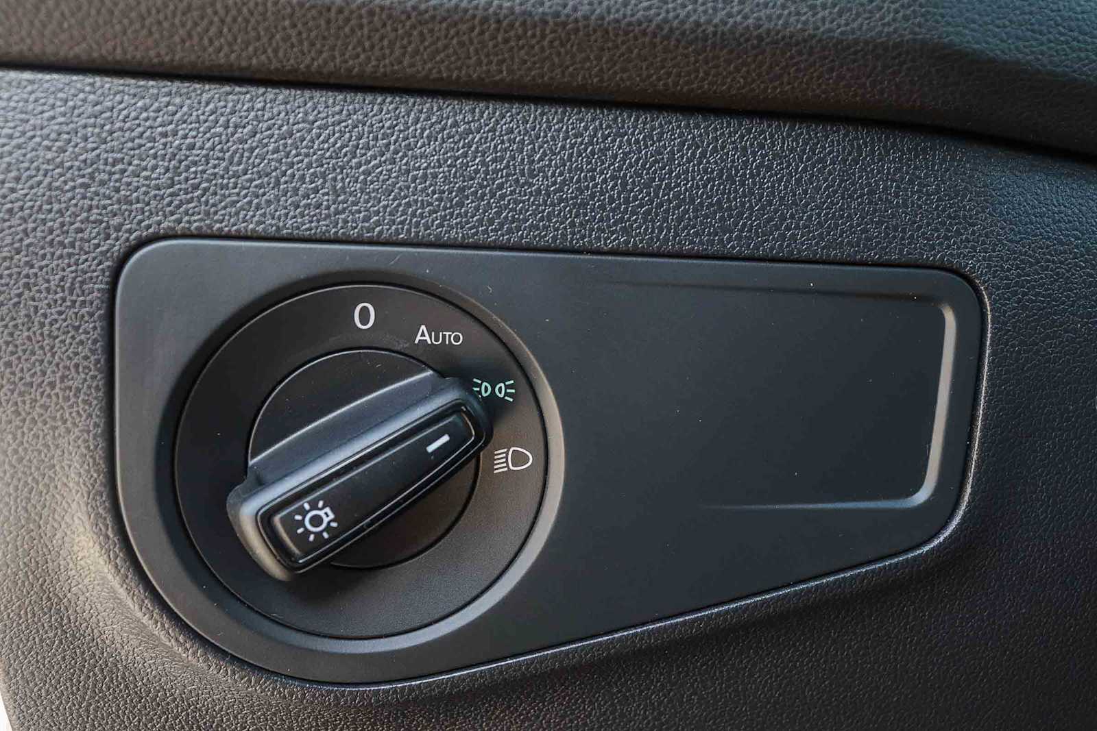 Thumbnail: 2018 Volkswagen Tiguan - 22