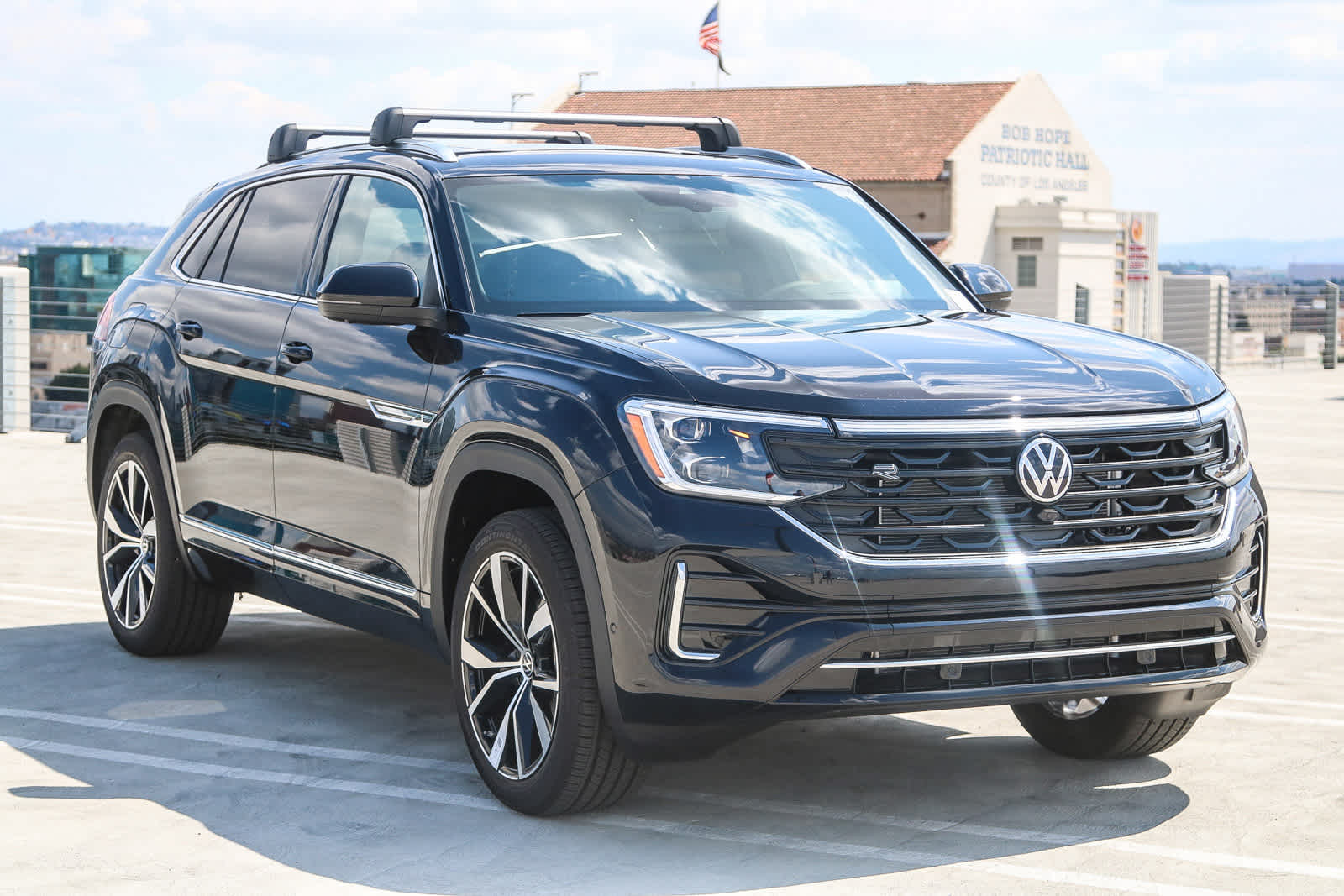 2026 Volkswagen Atlas Cross Sport SEL Premium R-Line photo 3