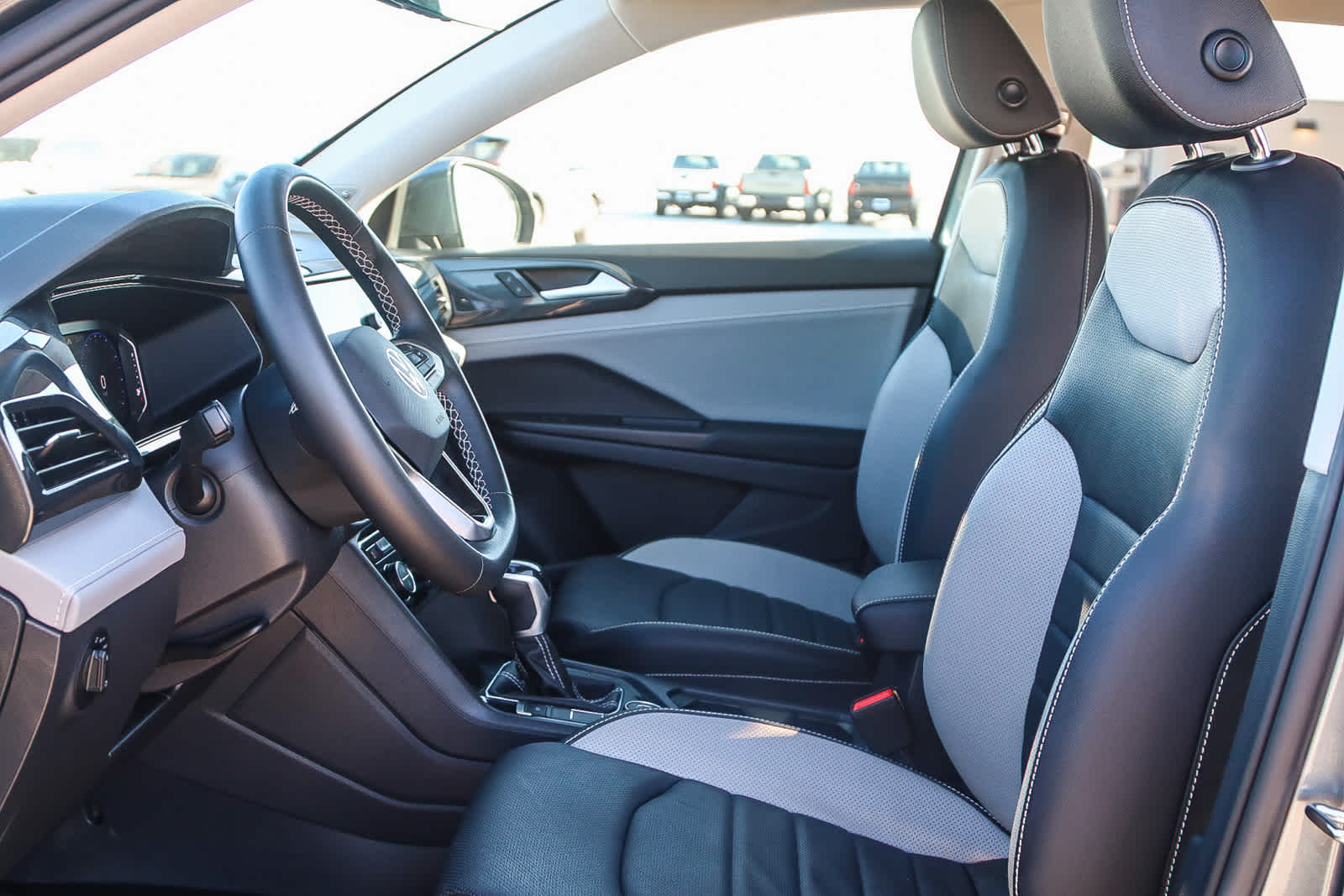 Thumbnail: 2022 Volkswagen Taos - 17