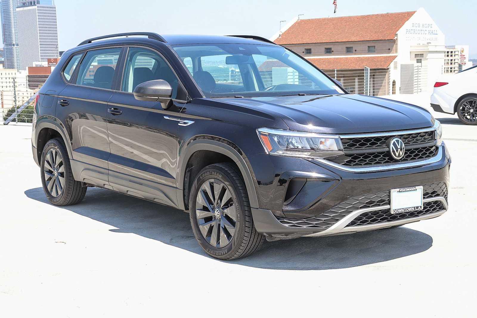 Thumbnail: 2022 Volkswagen Taos - 3