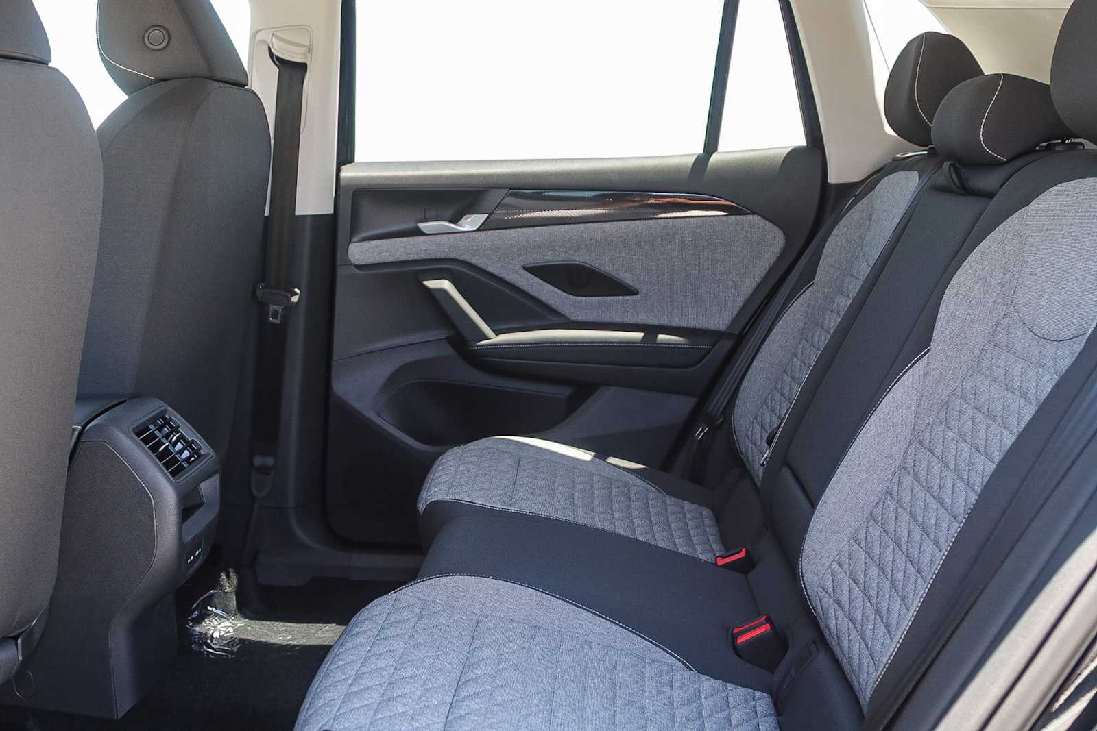 Thumbnail: 2025 Volkswagen Tiguan - 19