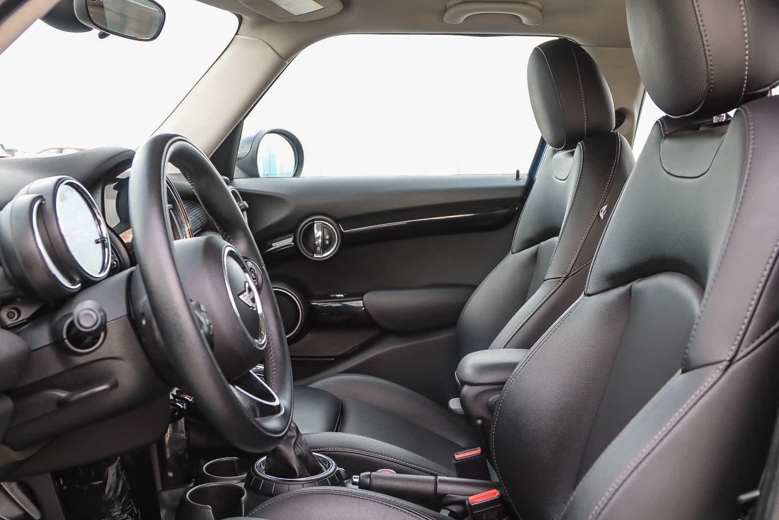 Thumbnail: 2015 MINI Cooper Hardtop - 18