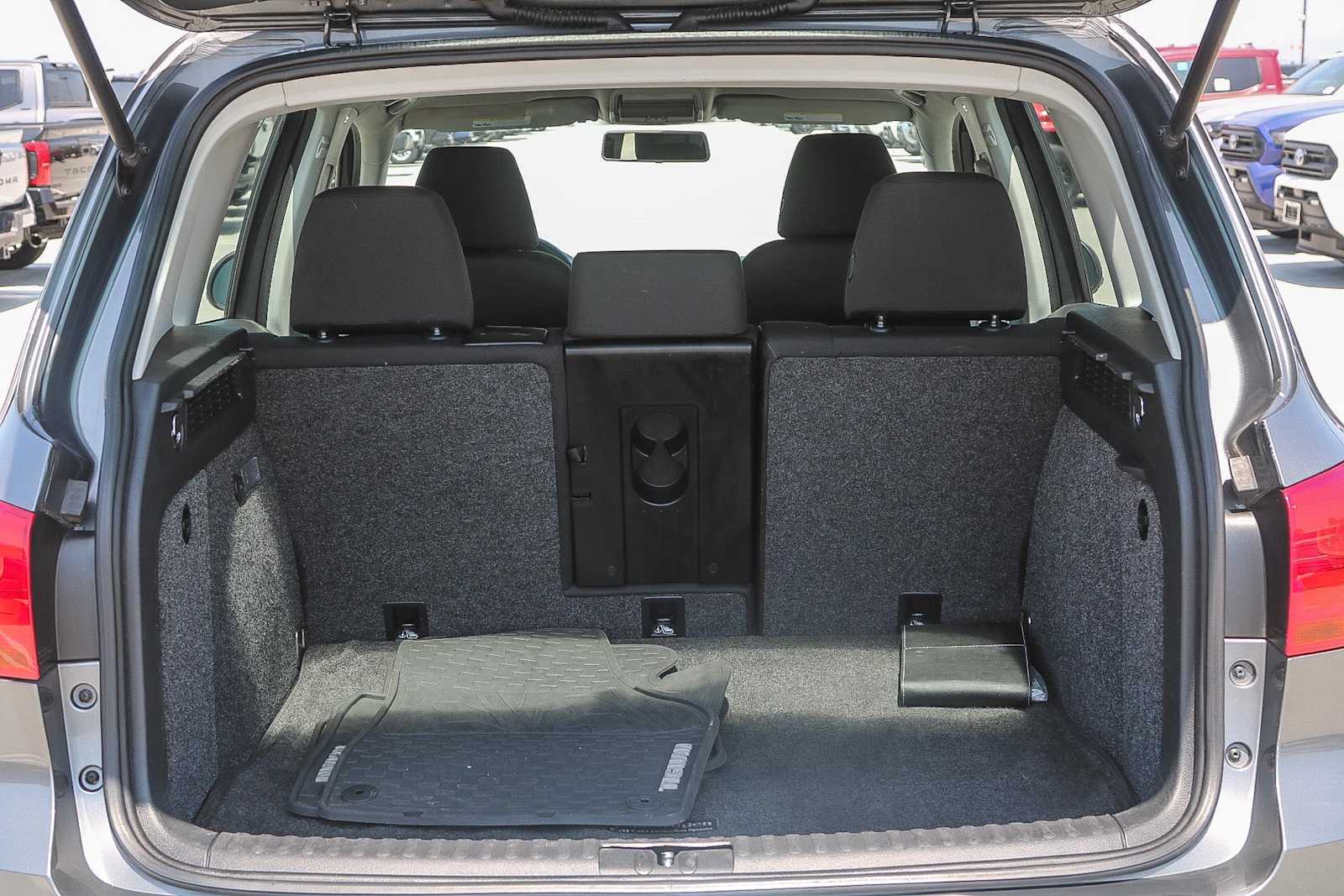 Thumbnail: 2018 Volkswagen Tiguan - 25